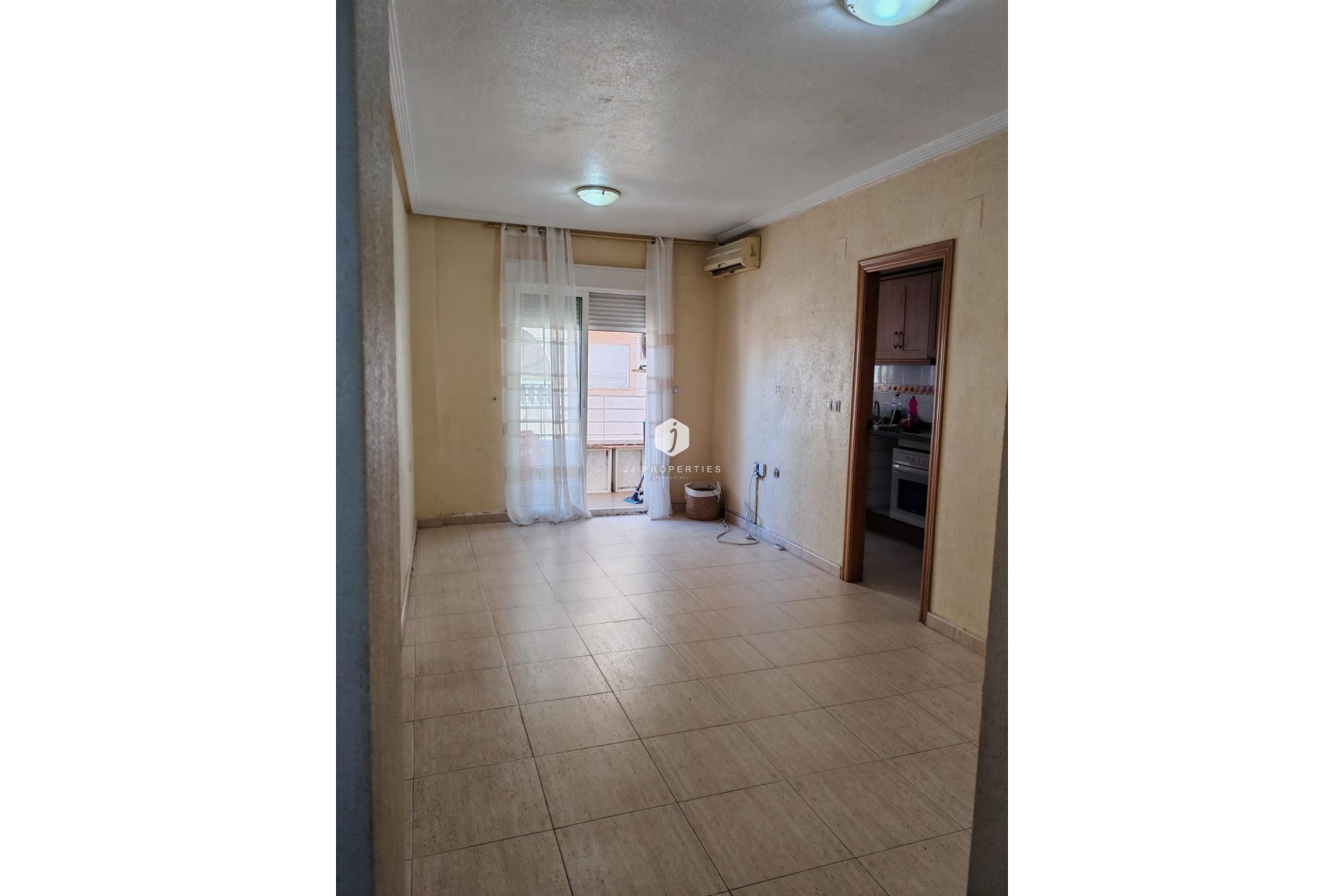 Resale - Apartment / flat -
Torrevieja - Centro