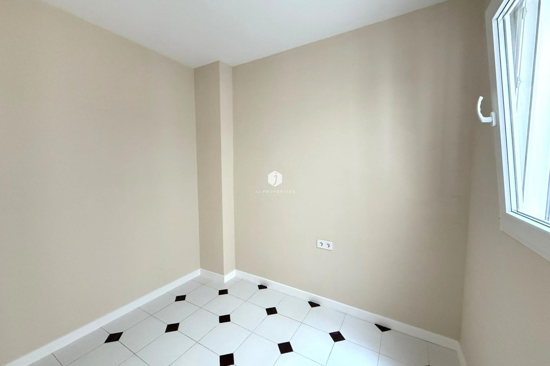 Resale - Apartment / flat -
Torrevieja - Centro