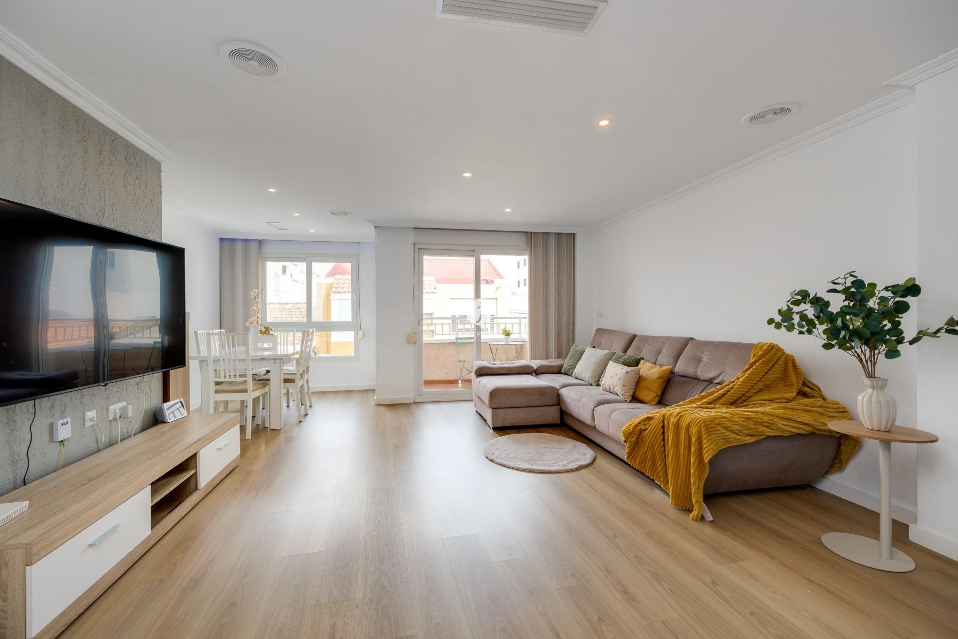 Resale - Apartment / flat -
Torrevieja - Centro