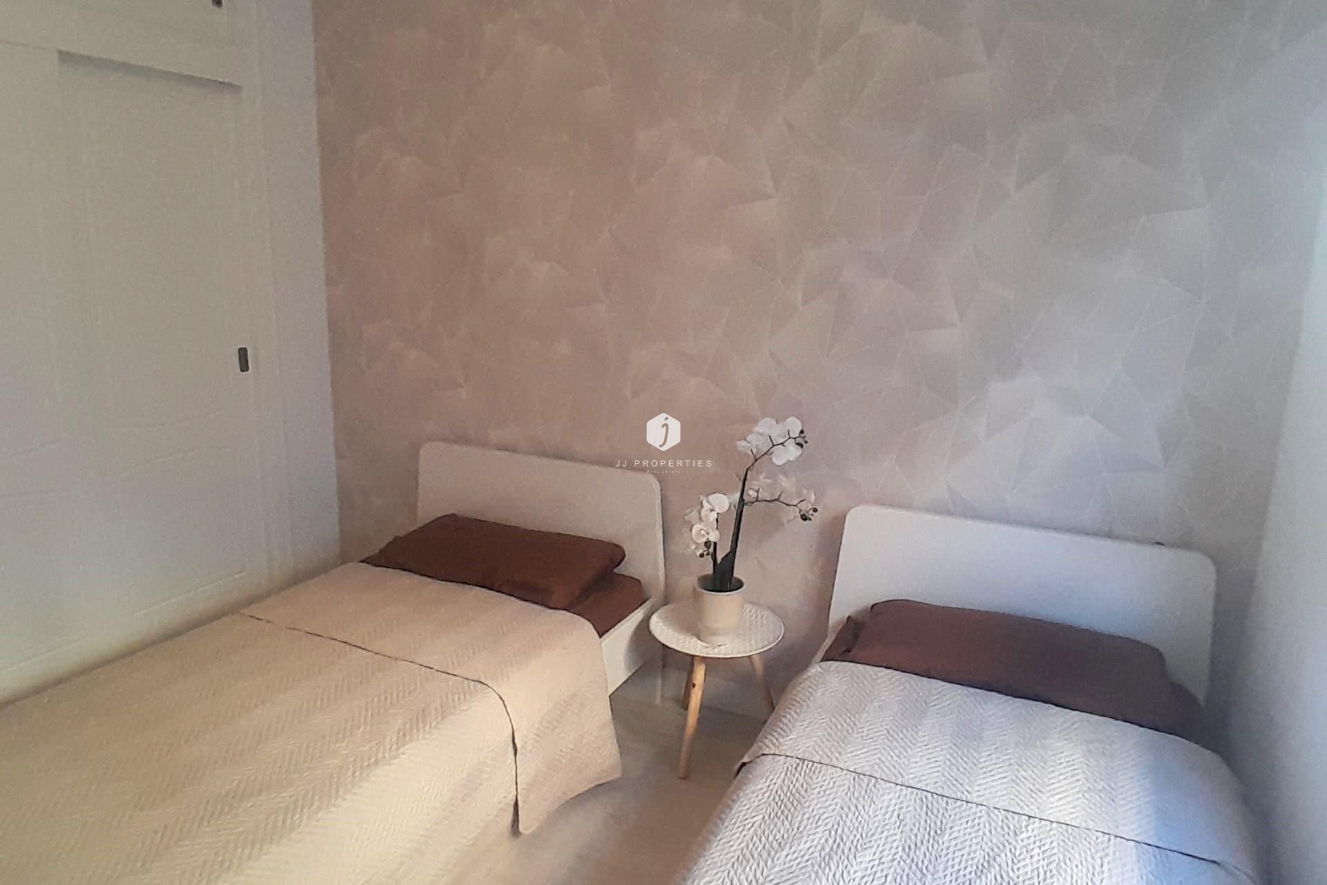 Resale - Apartment / flat -
Torrevieja - Centro