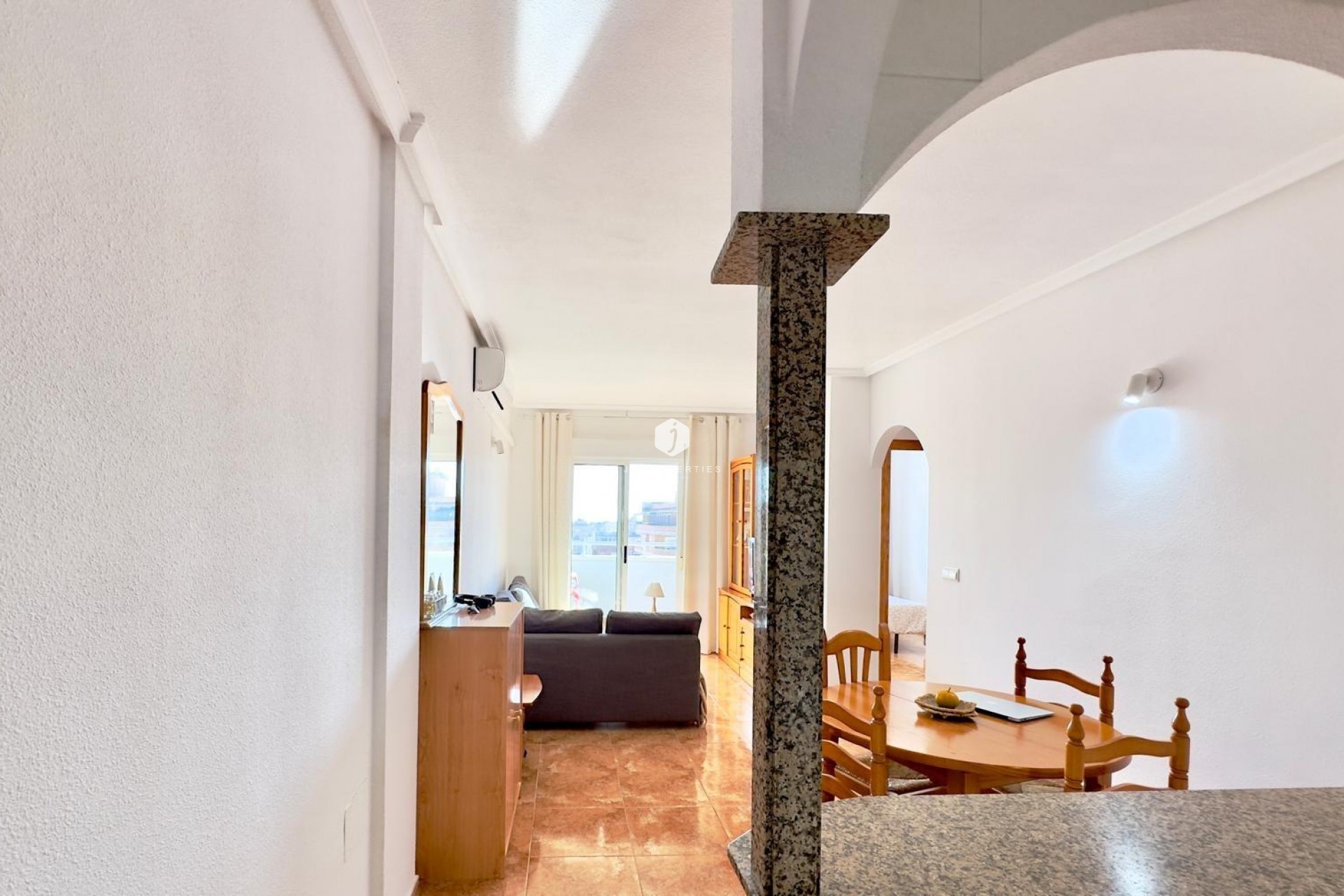 Resale - Apartment / flat -
Torrevieja - Centro