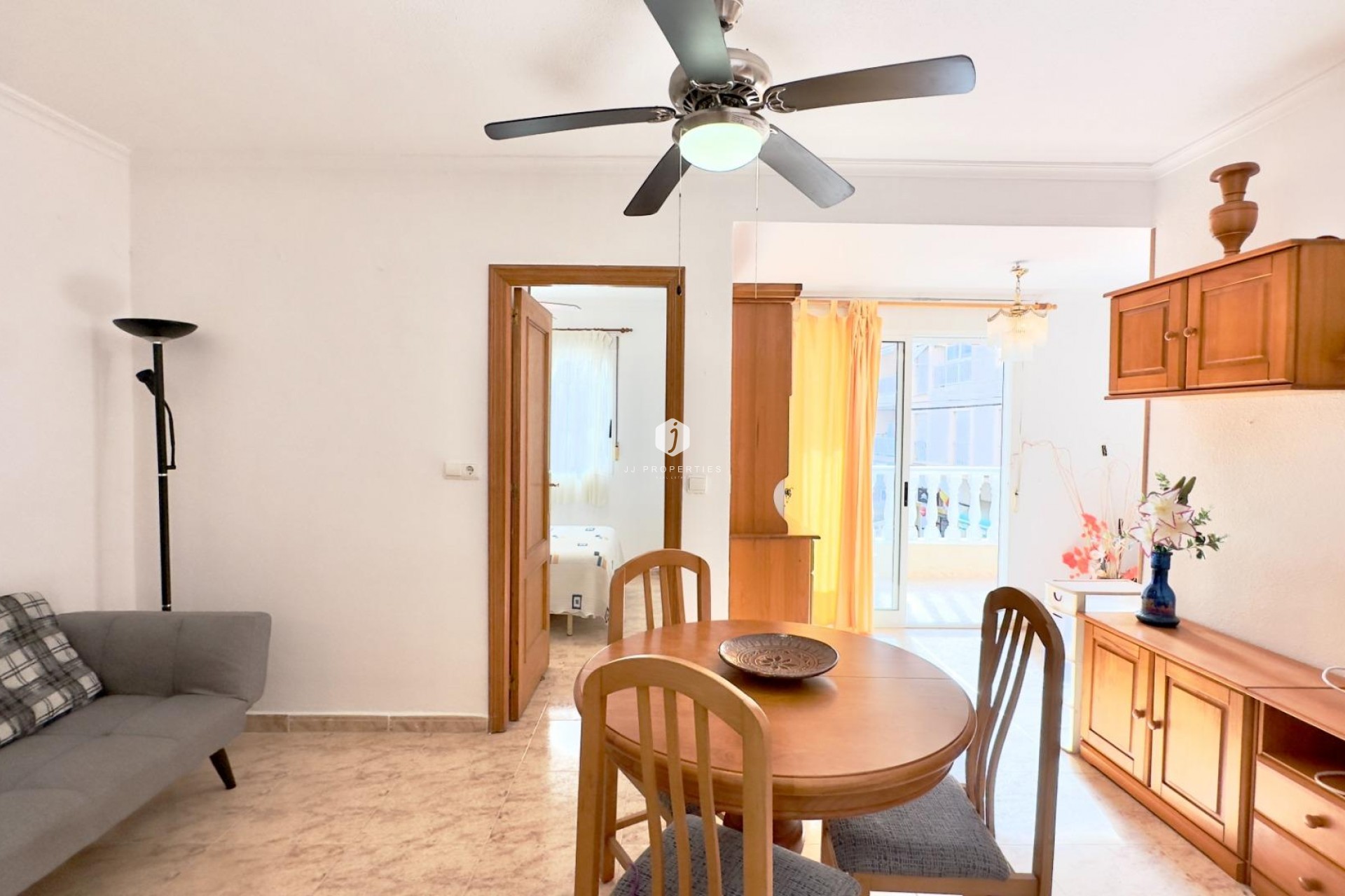 Resale - Apartment / flat -
Torrevieja - Centro