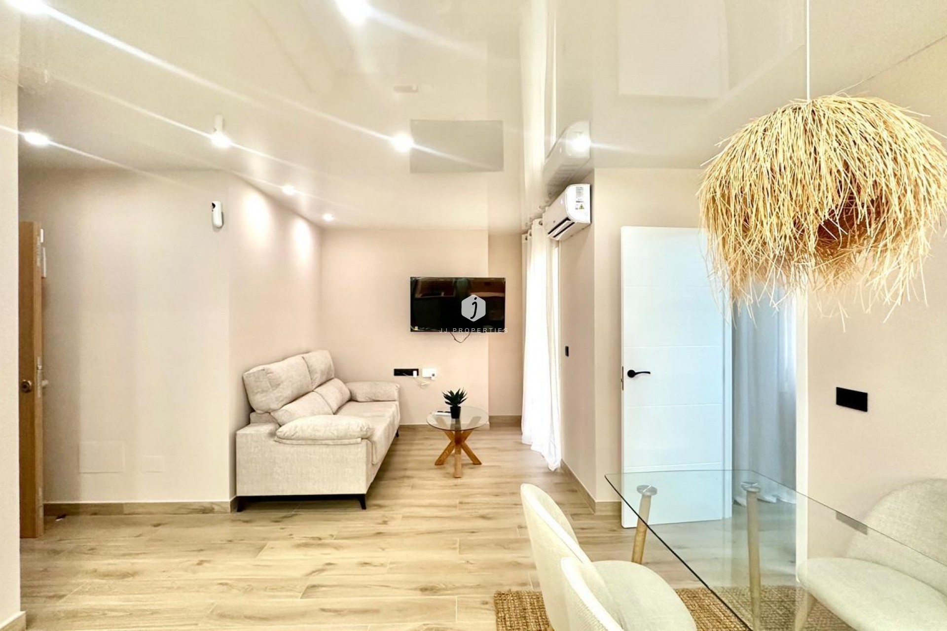 Resale - Apartment / flat -
Torrevieja - Centro