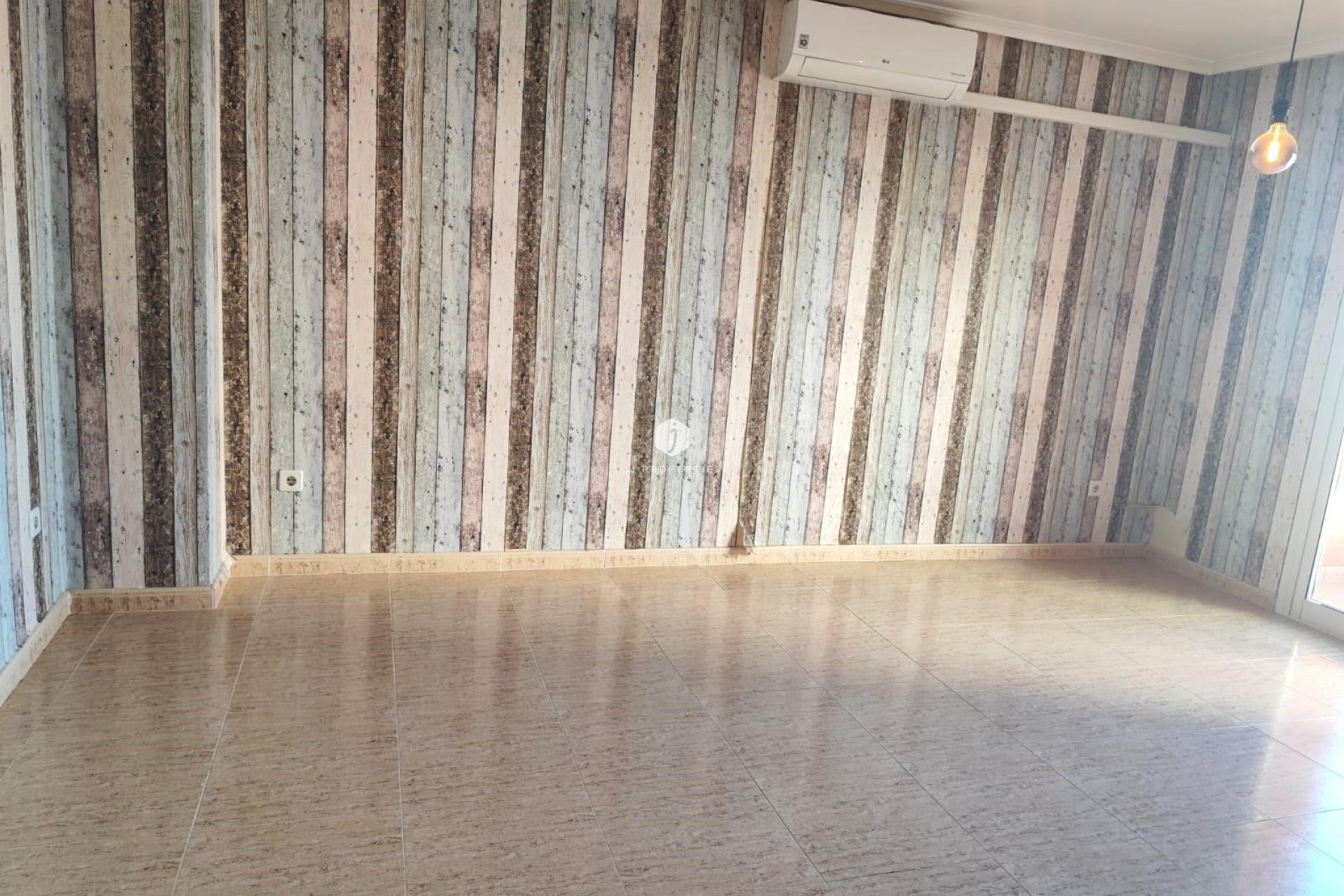 Resale - Apartment / flat -
Torrevieja - Centro