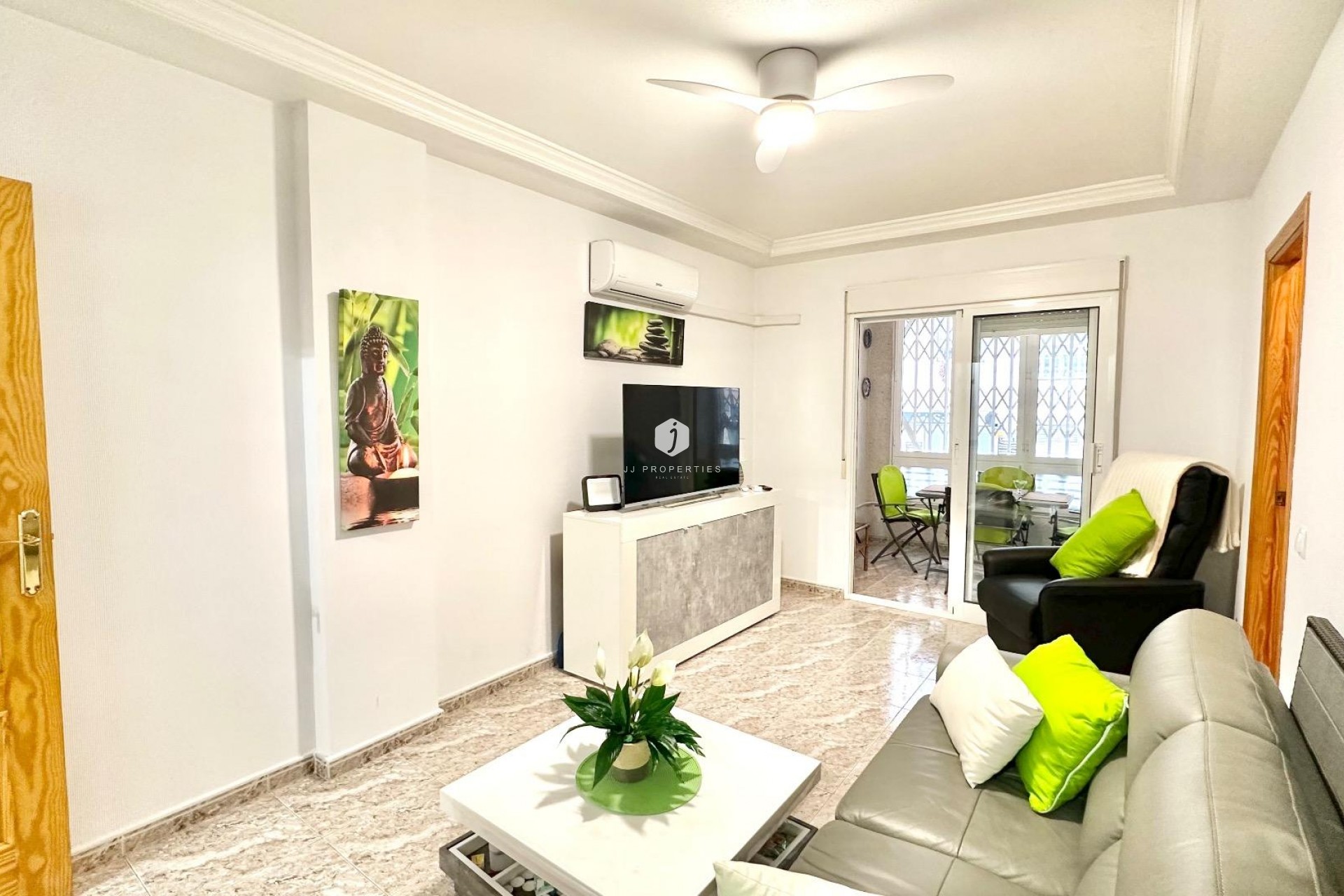 Resale - Apartment / flat -
Torrevieja - Centro