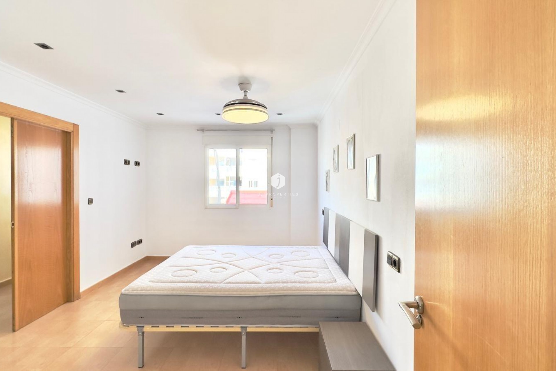 Resale - Apartment / flat -
Torrevieja - Centro