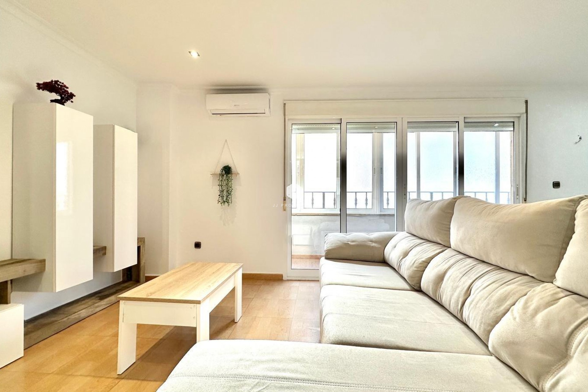 Resale - Apartment / flat -
Torrevieja - Centro