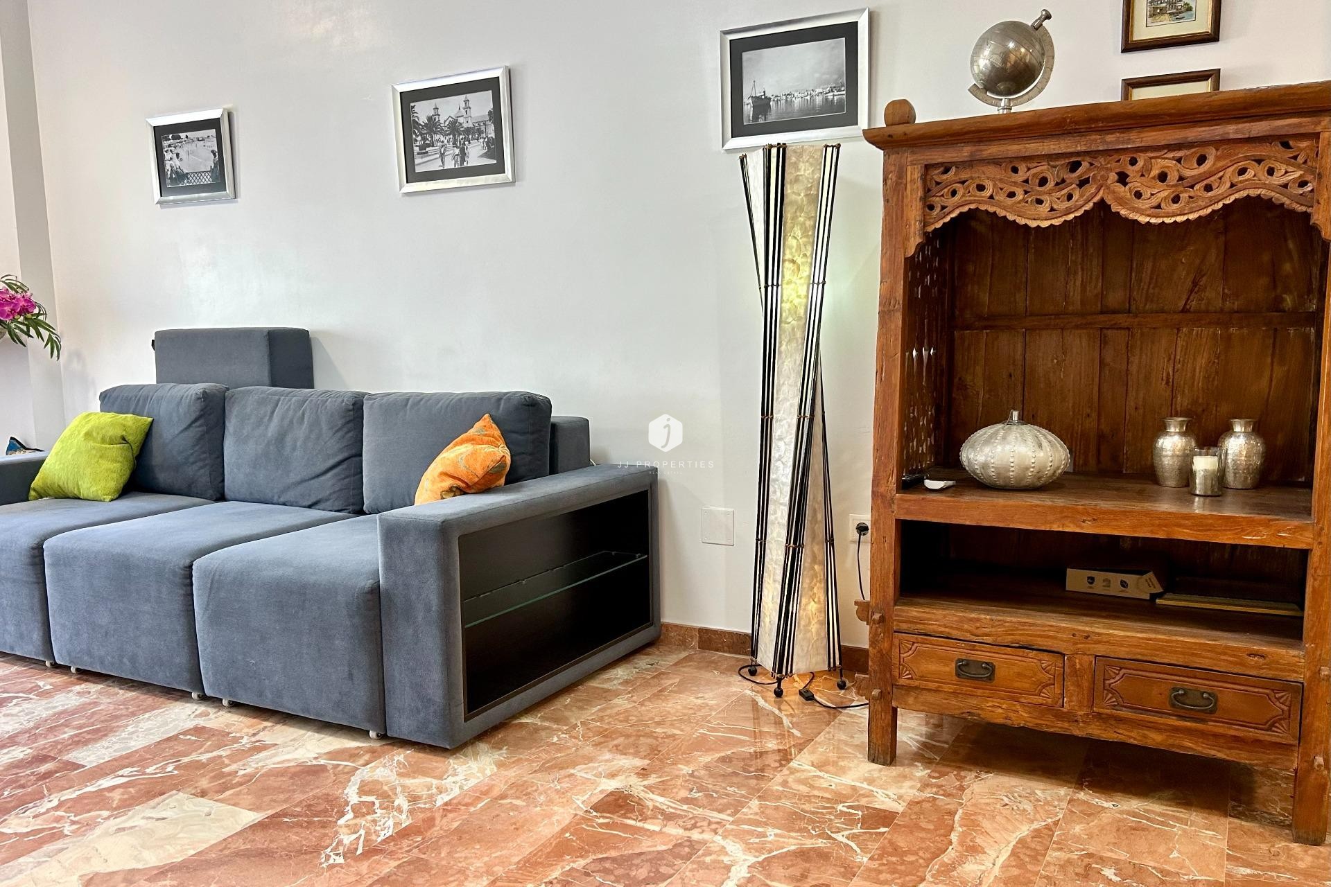 Resale - Apartment / flat -
Torrevieja - Centro