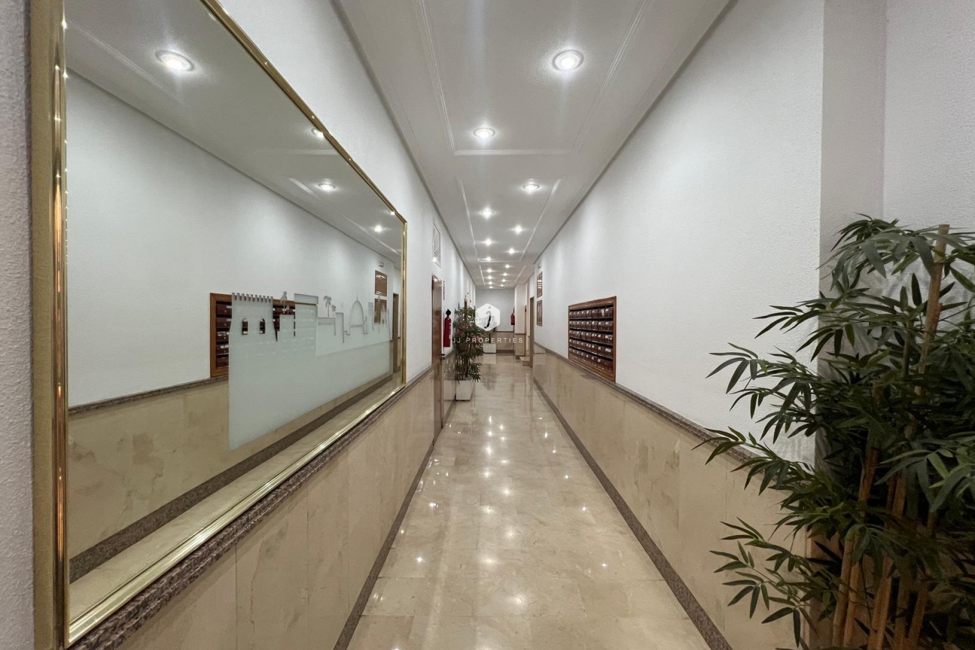 Resale - Apartment / flat -
Torrevieja - Centro