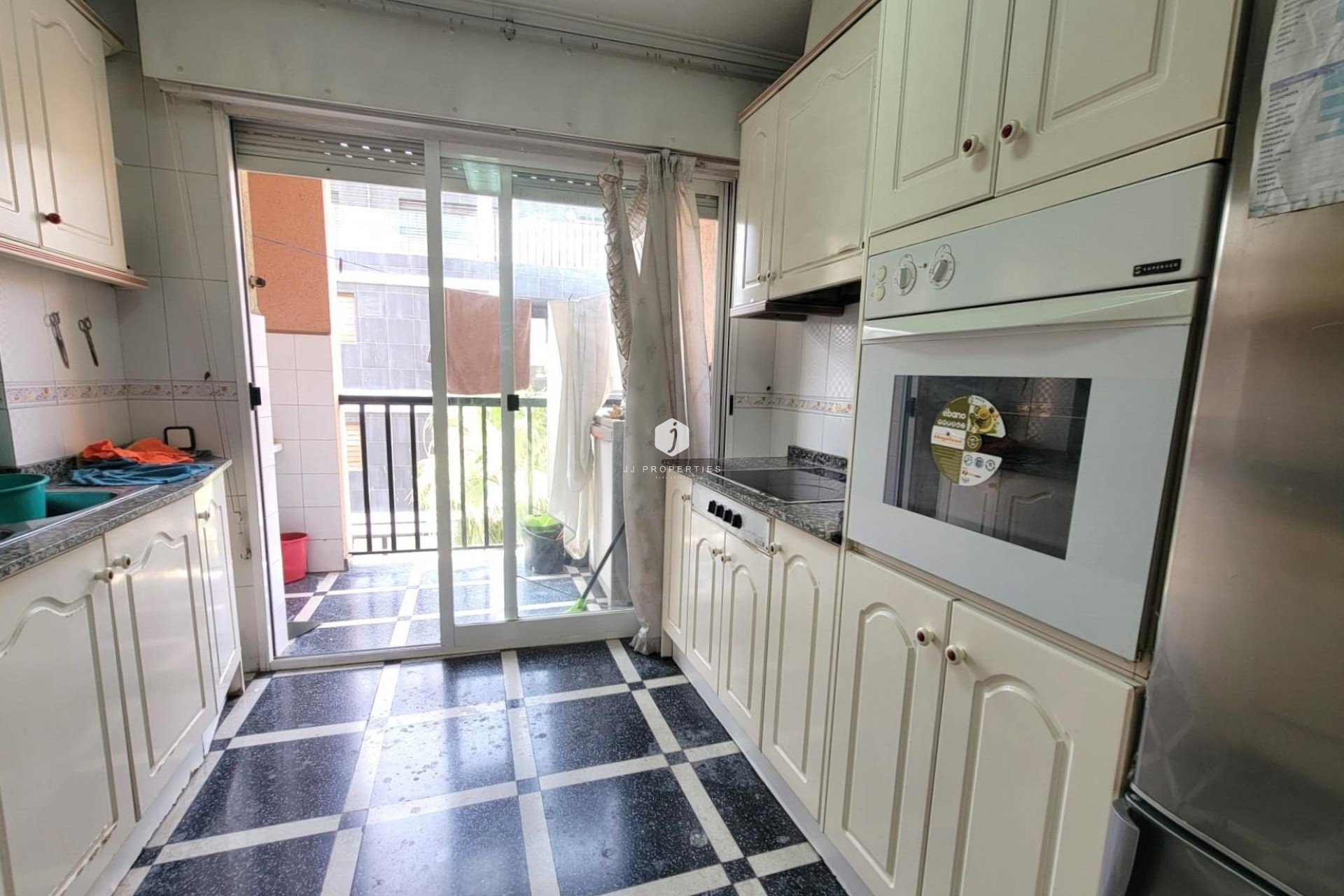 Resale - Apartment / flat -
Torrevieja - Centro