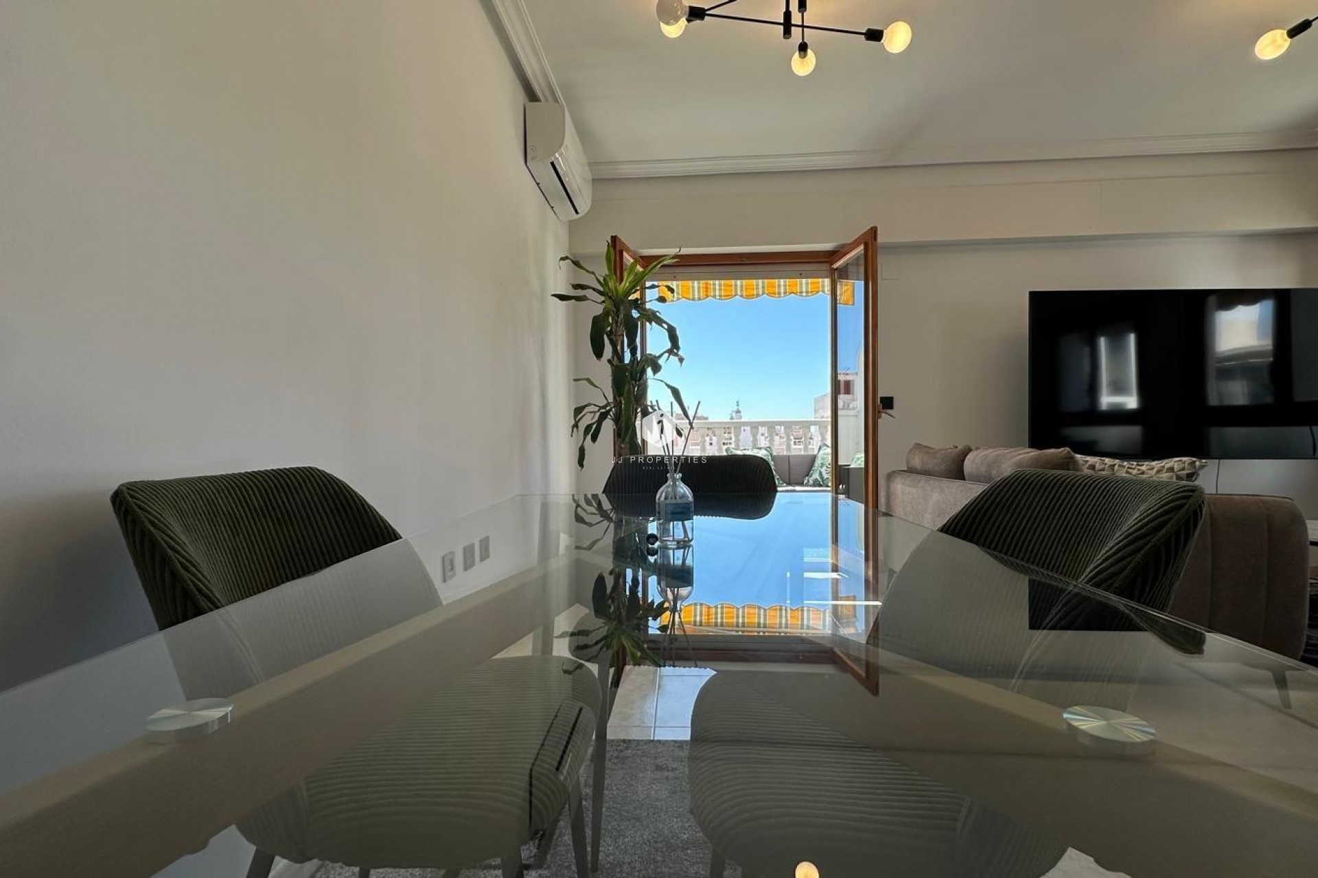 Resale - Apartment / flat -
Torrevieja - Centro