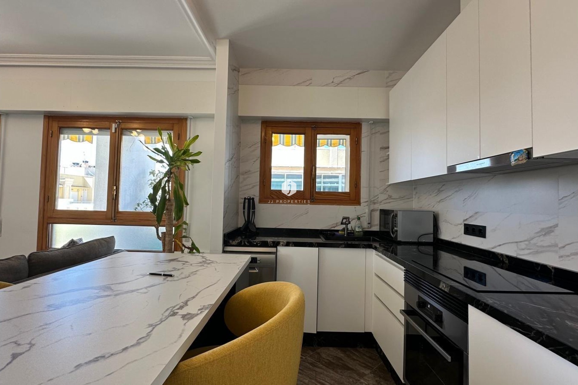 Resale - Apartment / flat -
Torrevieja - Centro