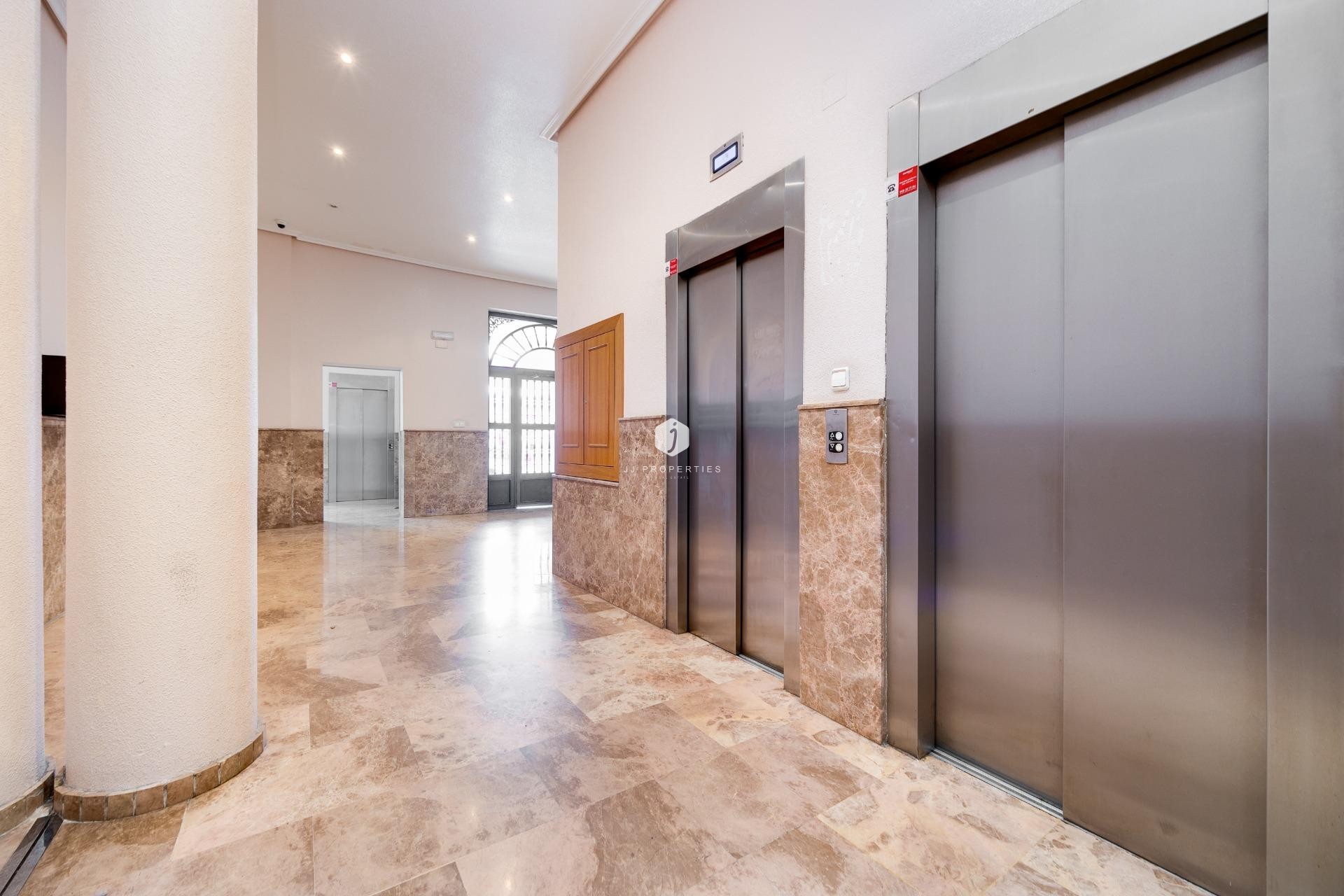 Resale - Apartment / flat -
Torrevieja - Centro