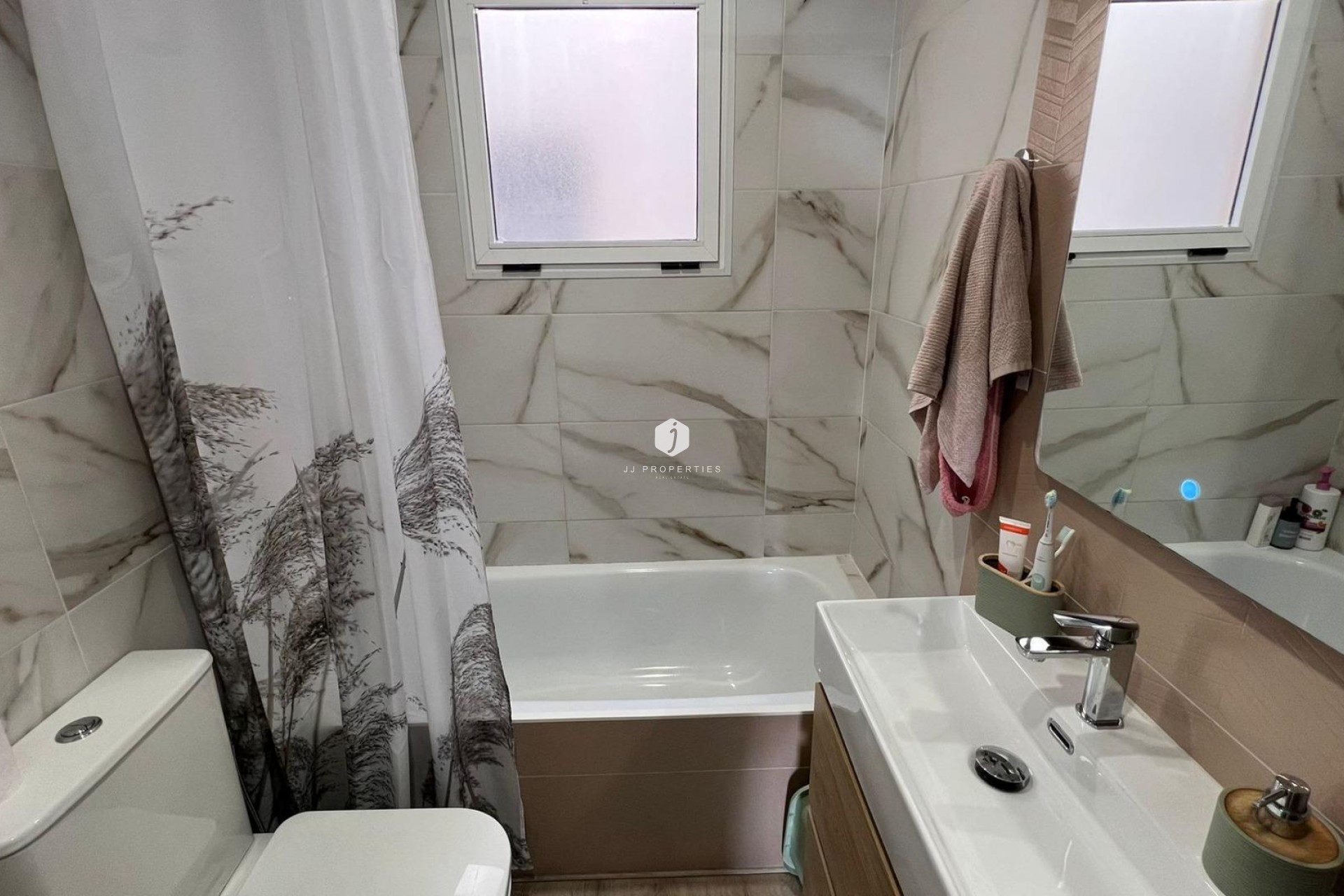 Resale - Apartment / flat -
Torrevieja - Centro