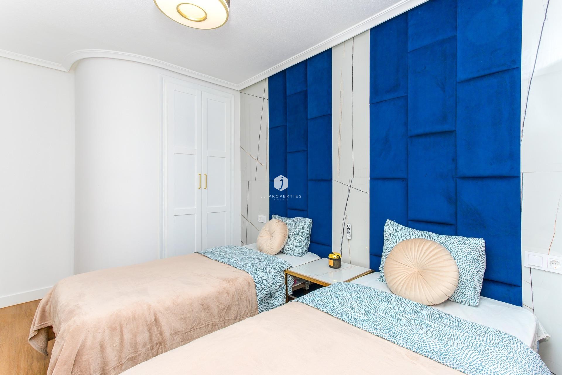 Resale - Apartment / flat -
Torrevieja - Centro