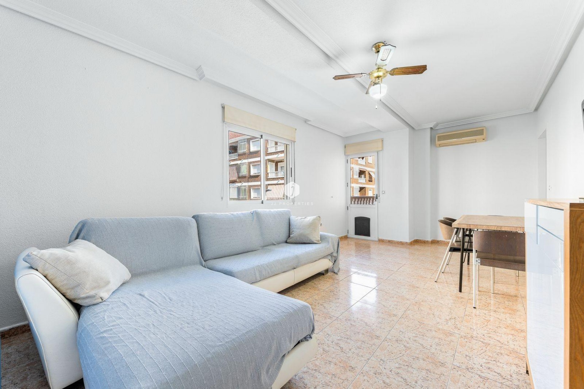 Resale - Apartment / flat -
Torrevieja - Centro