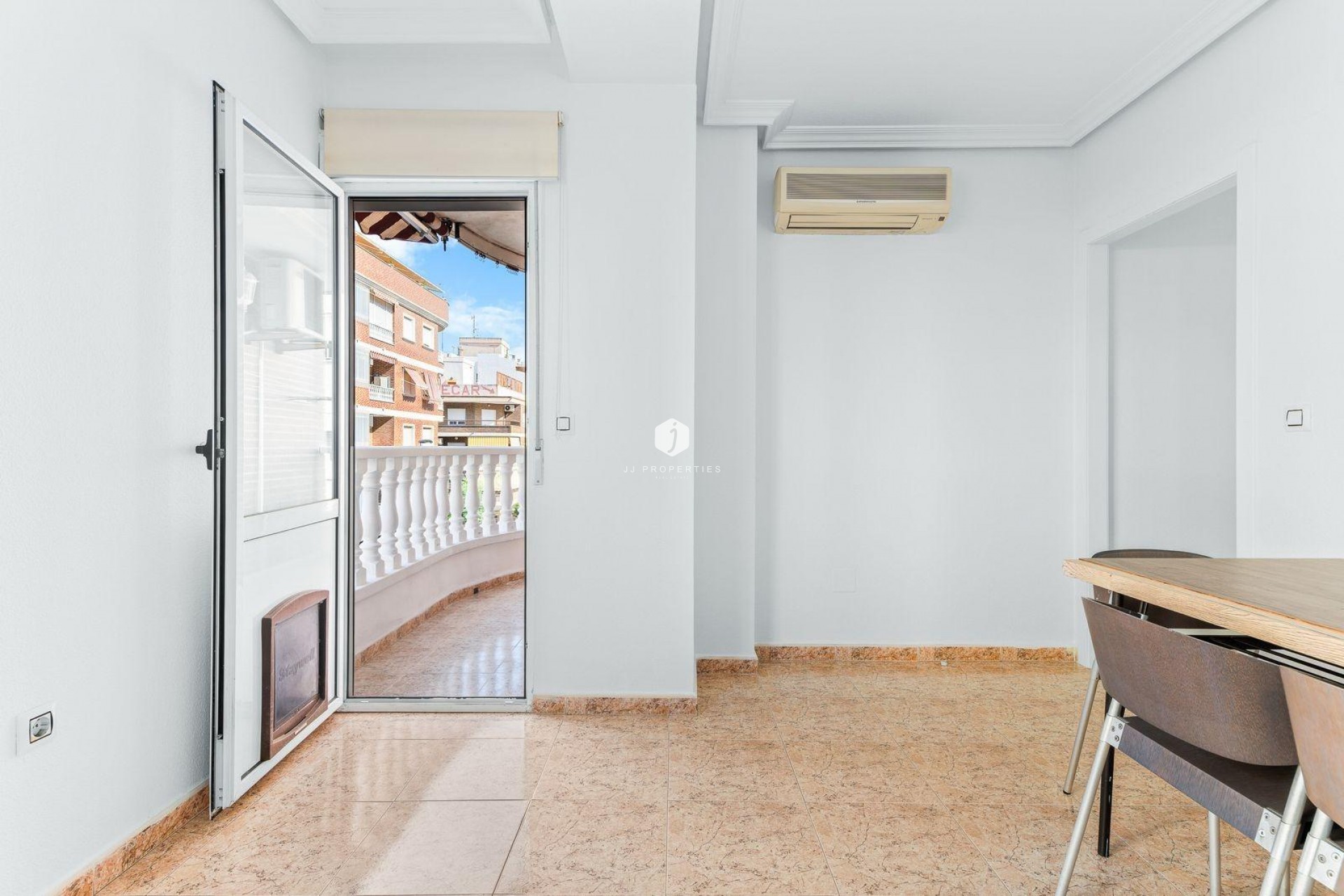 Resale - Apartment / flat -
Torrevieja - Centro
