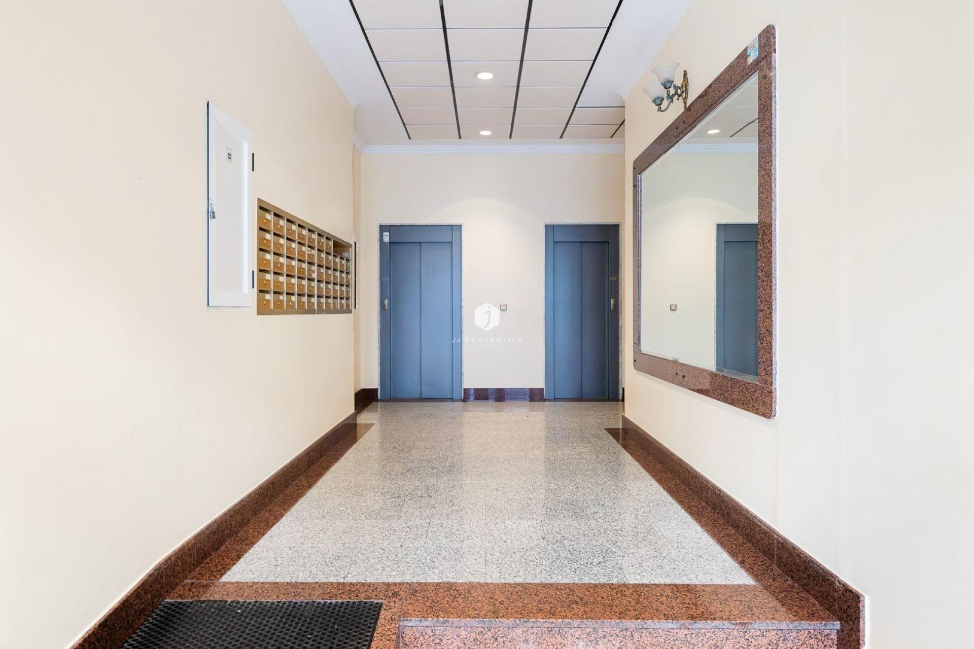 Resale - Apartment / flat -
Torrevieja - Centro