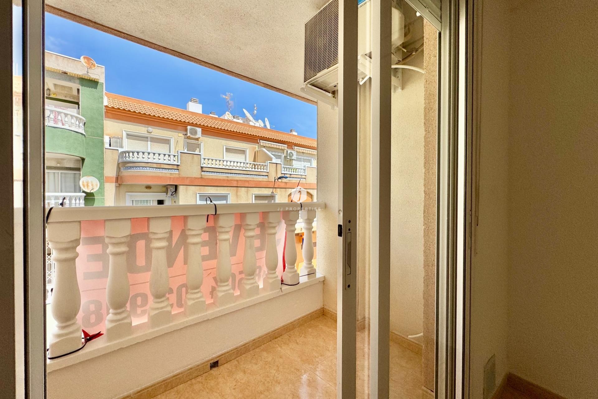 Resale - Apartment / flat -
Torrevieja - Centro