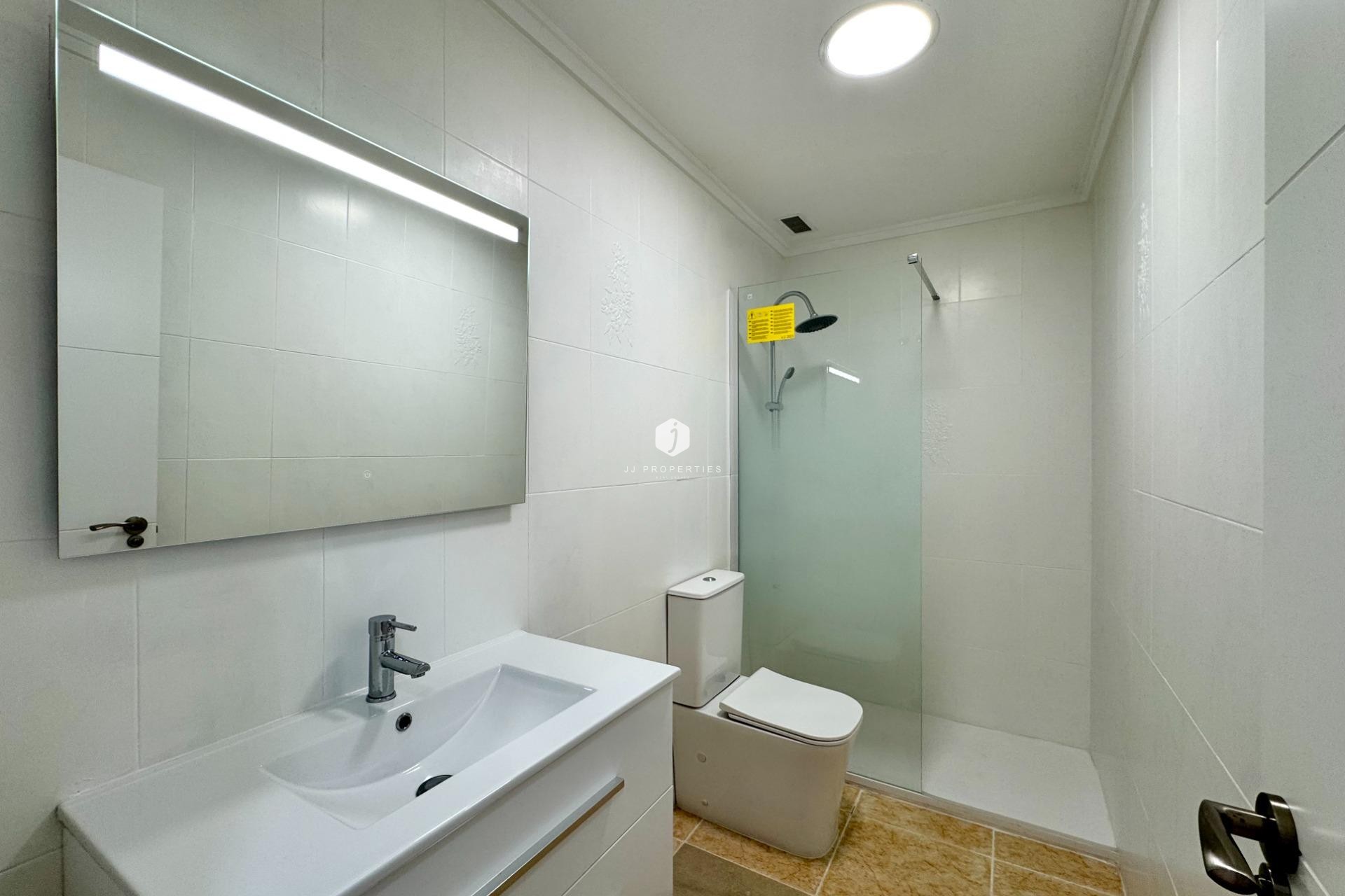 Resale - Apartment / flat -
Torrevieja - Centro
