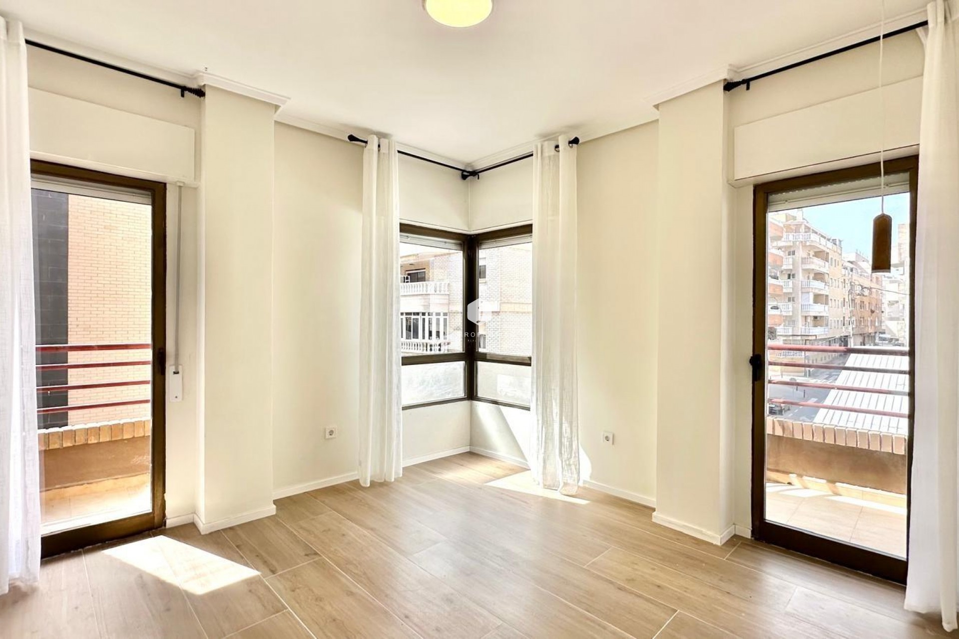 Resale - Apartment / flat -
Torrevieja - Centro