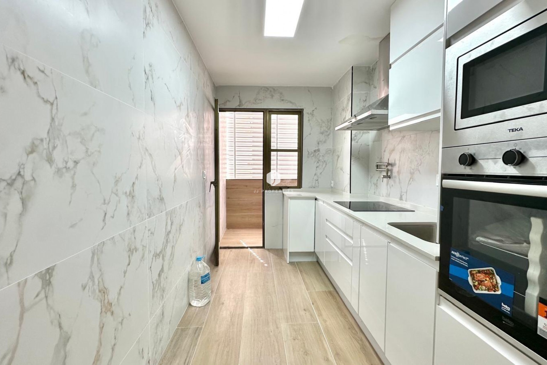 Resale - Apartment / flat -
Torrevieja - Centro
