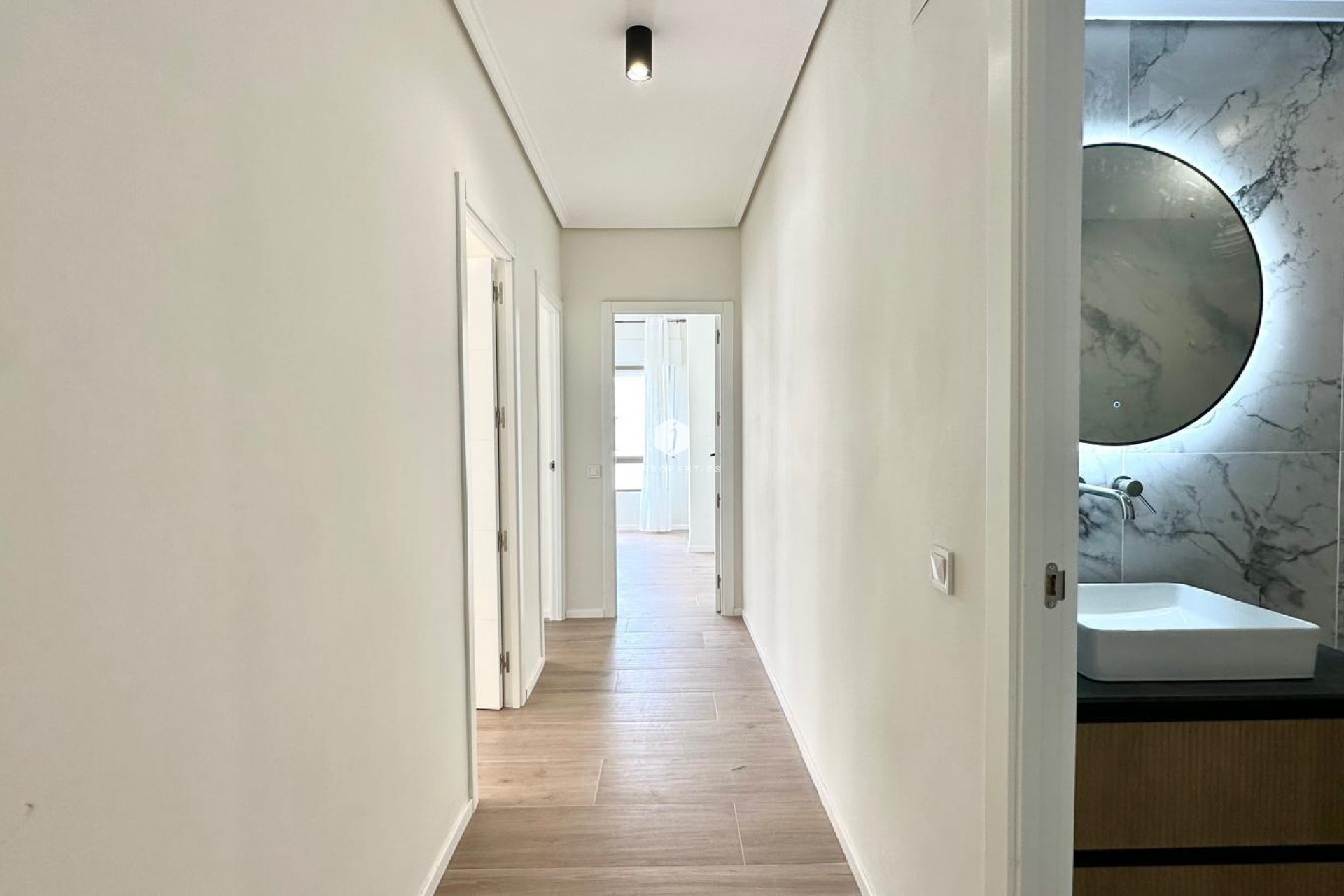 Resale - Apartment / flat -
Torrevieja - Centro