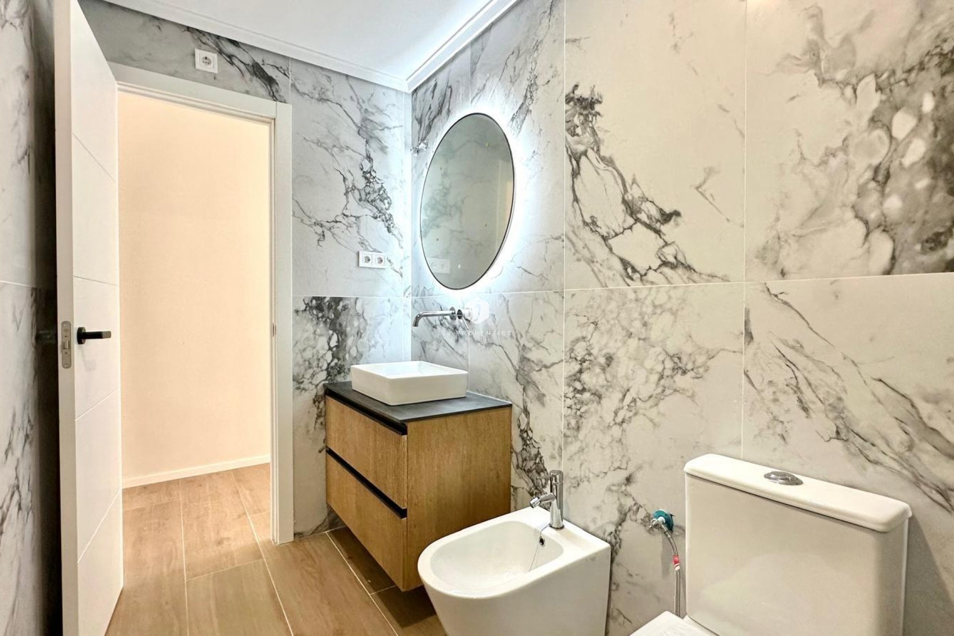 Resale - Apartment / flat -
Torrevieja - Centro