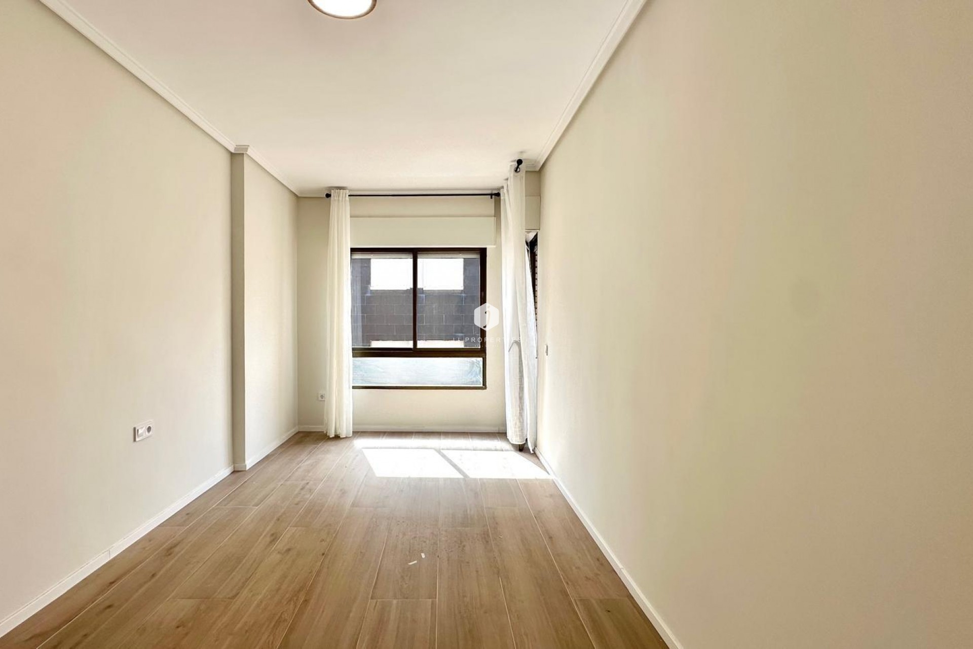 Resale - Apartment / flat -
Torrevieja - Centro