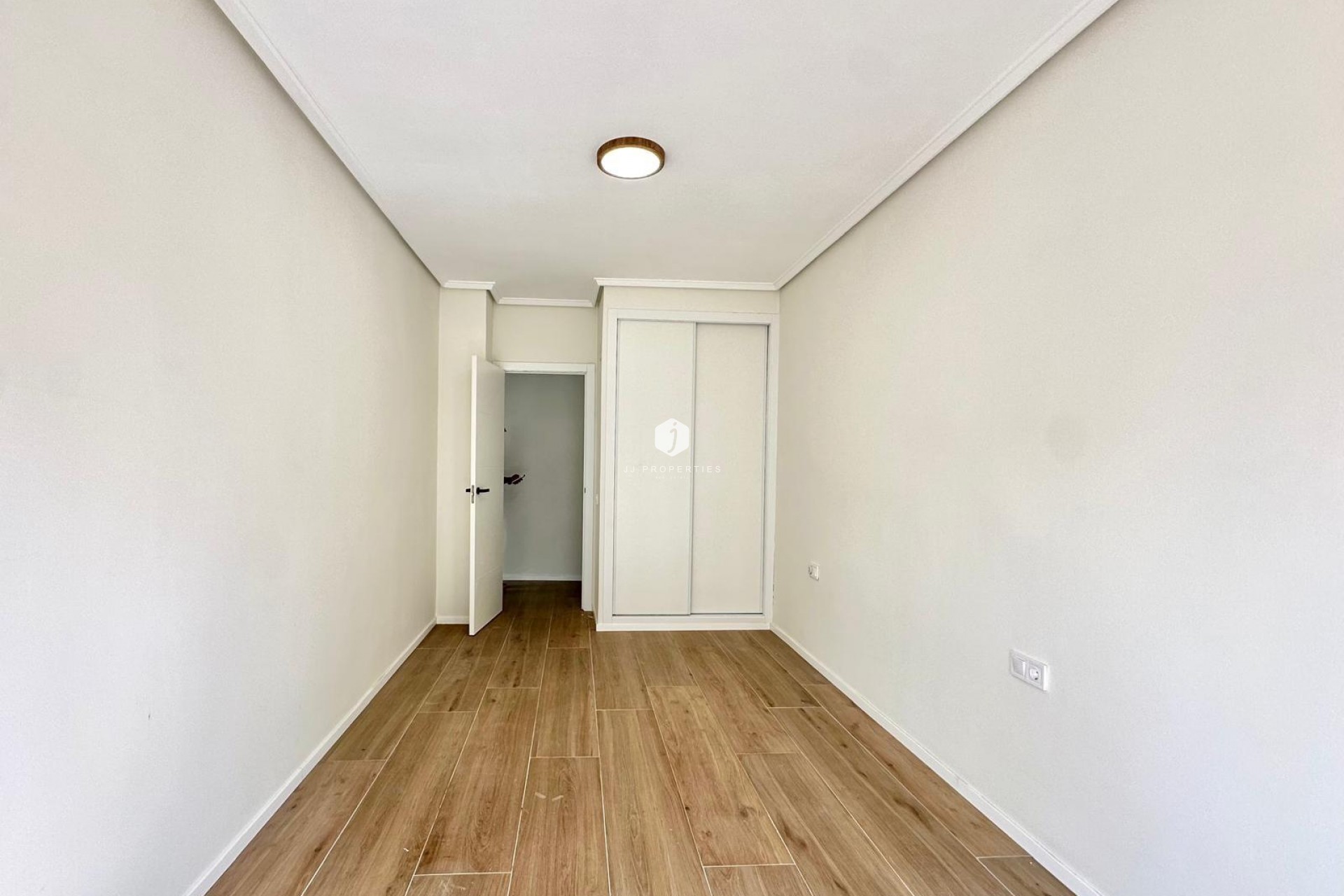 Resale - Apartment / flat -
Torrevieja - Centro