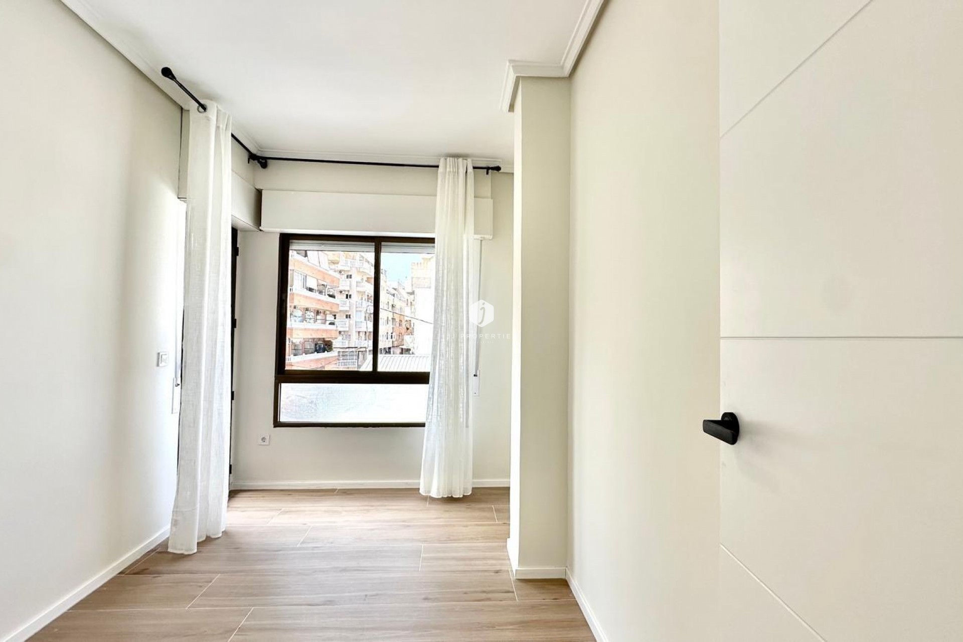 Resale - Apartment / flat -
Torrevieja - Centro