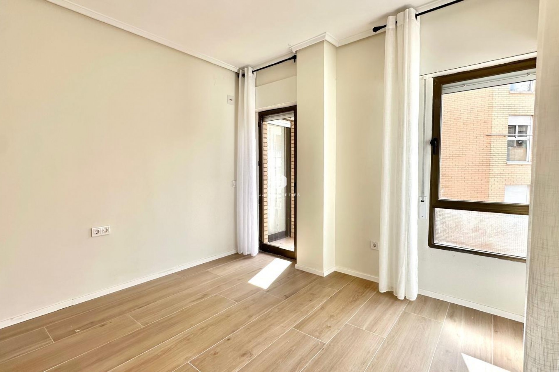 Resale - Apartment / flat -
Torrevieja - Centro