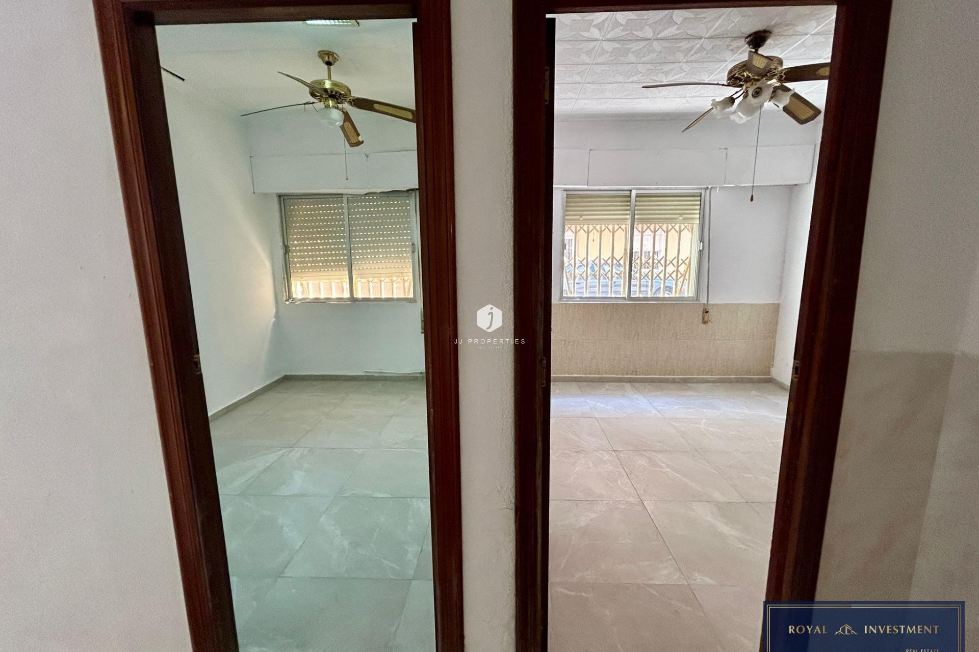Resale - Apartment / flat -
Torrevieja - Centro