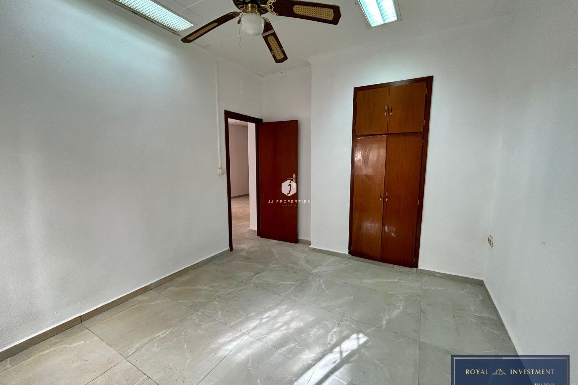 Resale - Apartment / flat -
Torrevieja - Centro
