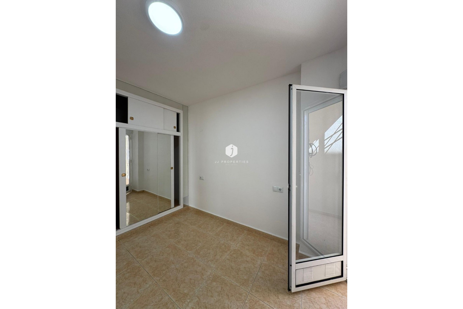 Resale - Apartment / flat -
Torrevieja - Centro