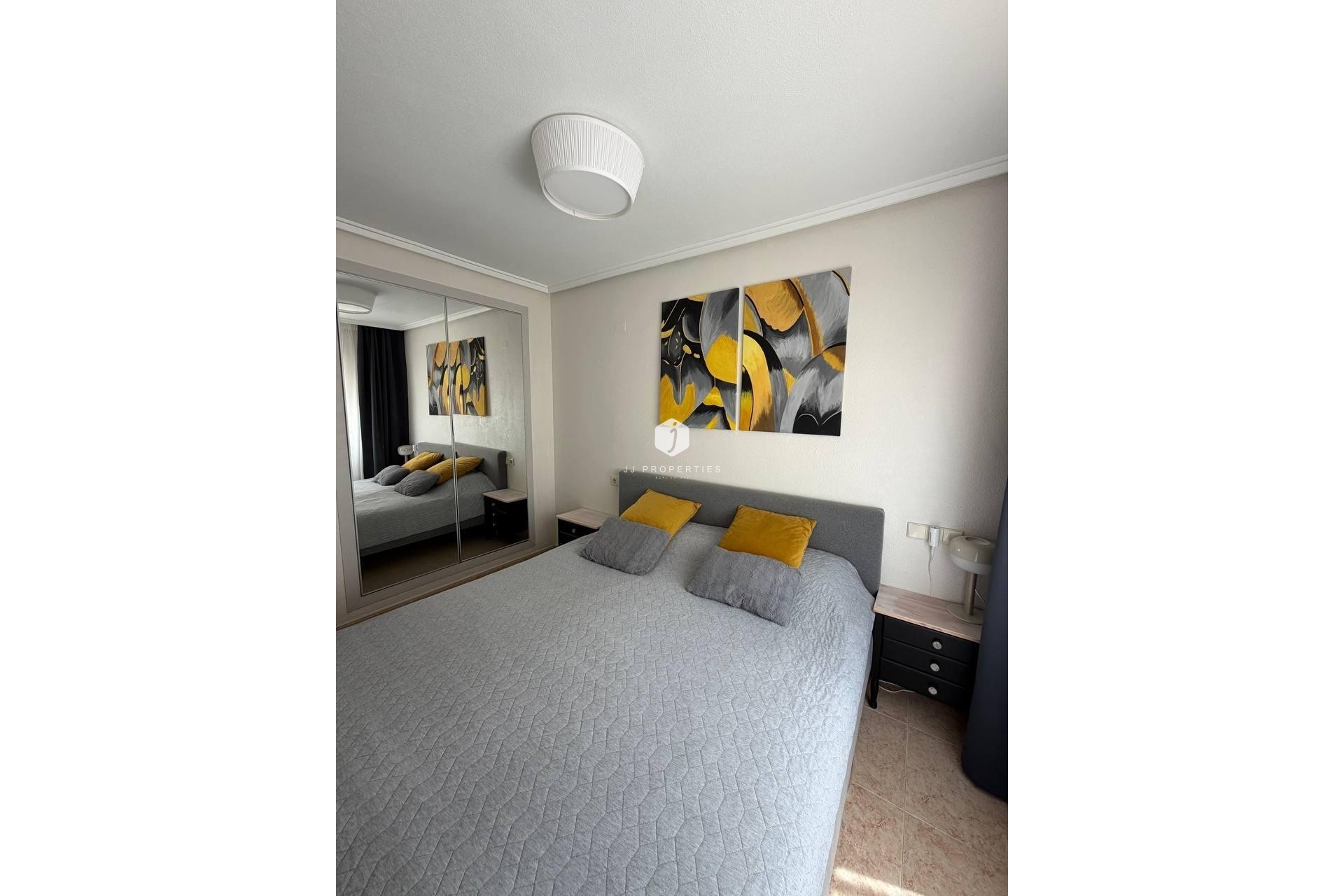 Resale - Apartment / flat -
Torrevieja - Centro