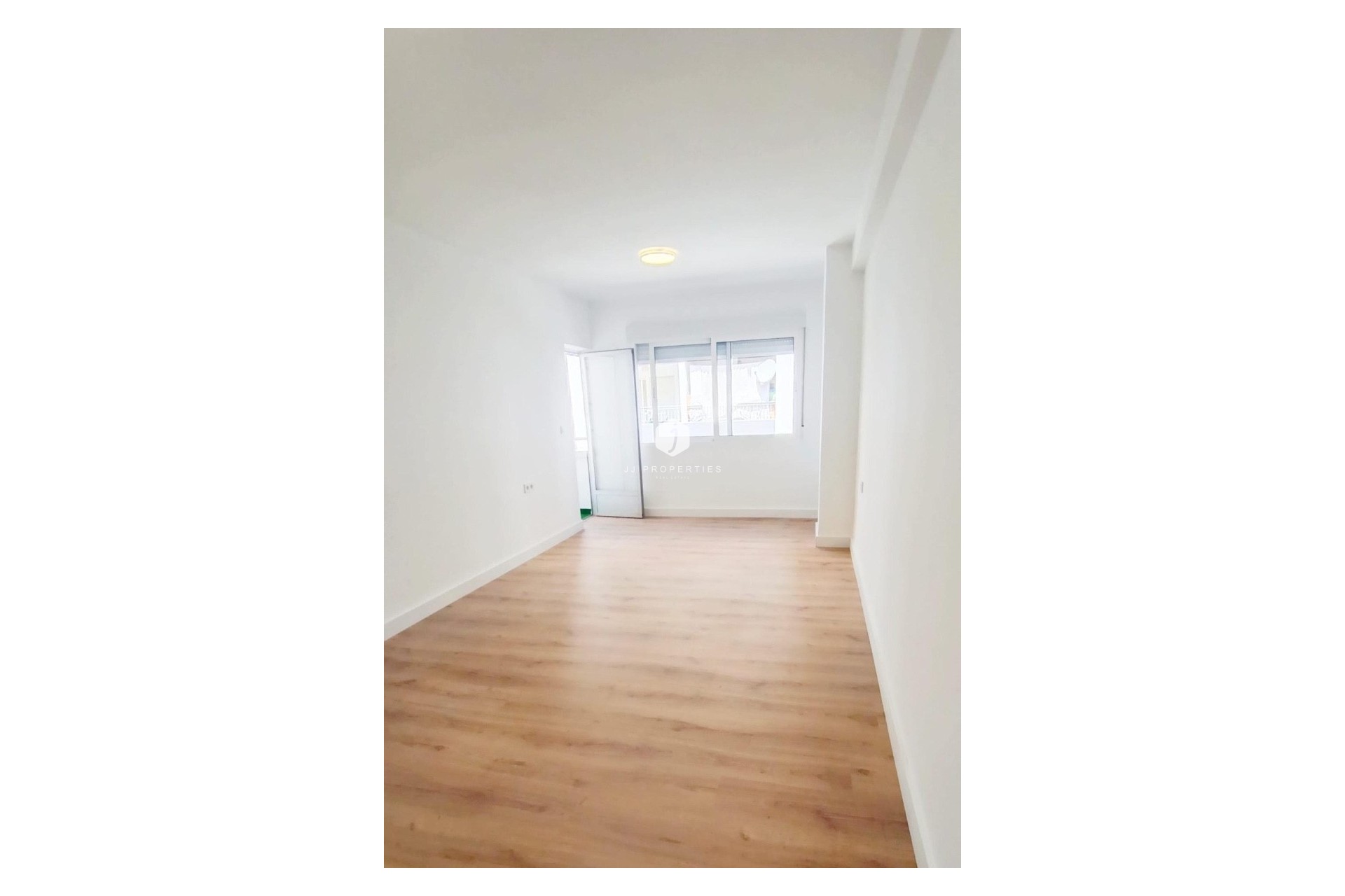 Resale - Apartment / flat -
Torrevieja - Centro