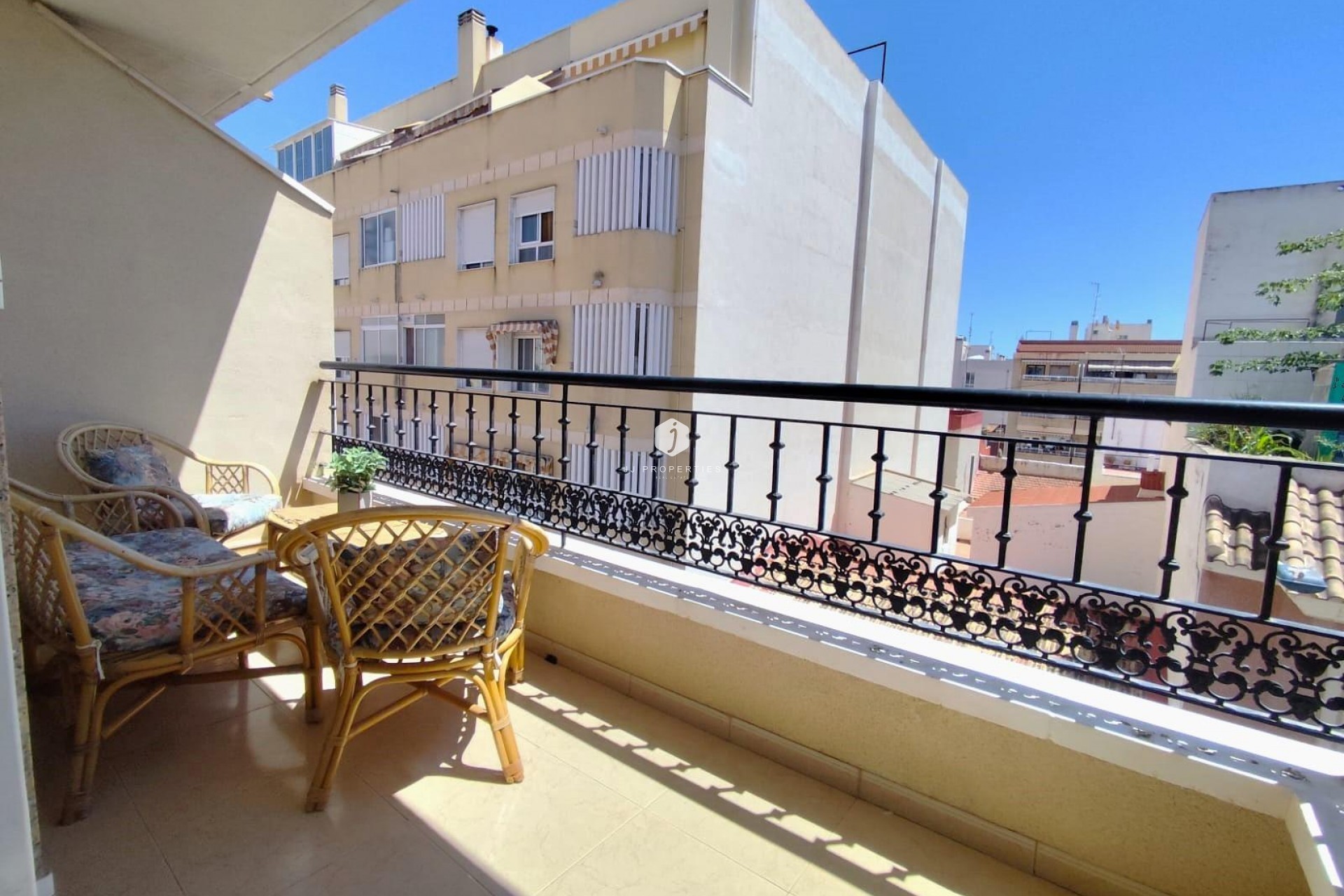 Resale - Apartment / flat -
Torrevieja - Centro