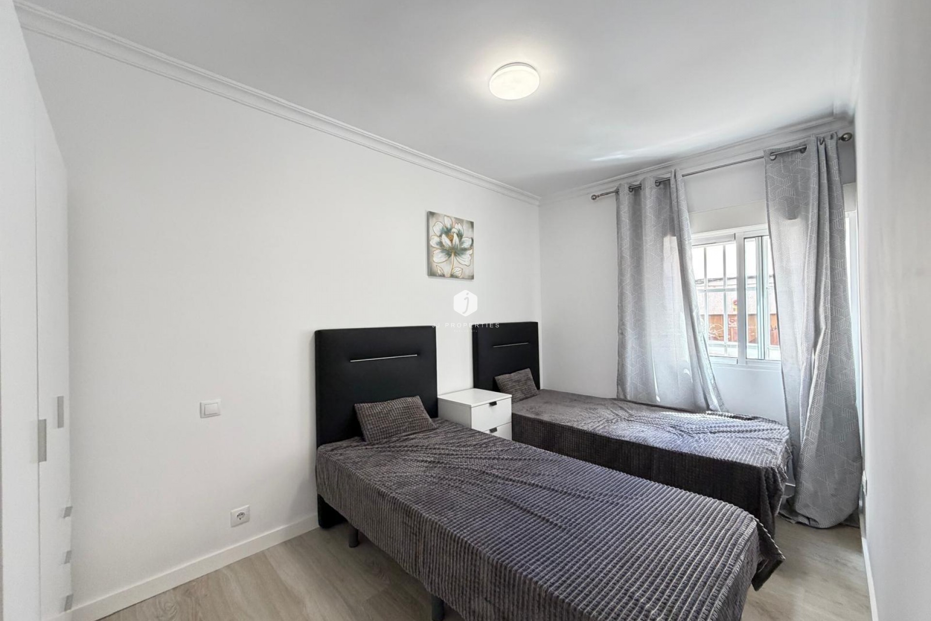 Resale - Apartment / flat -
Torrevieja - Centro