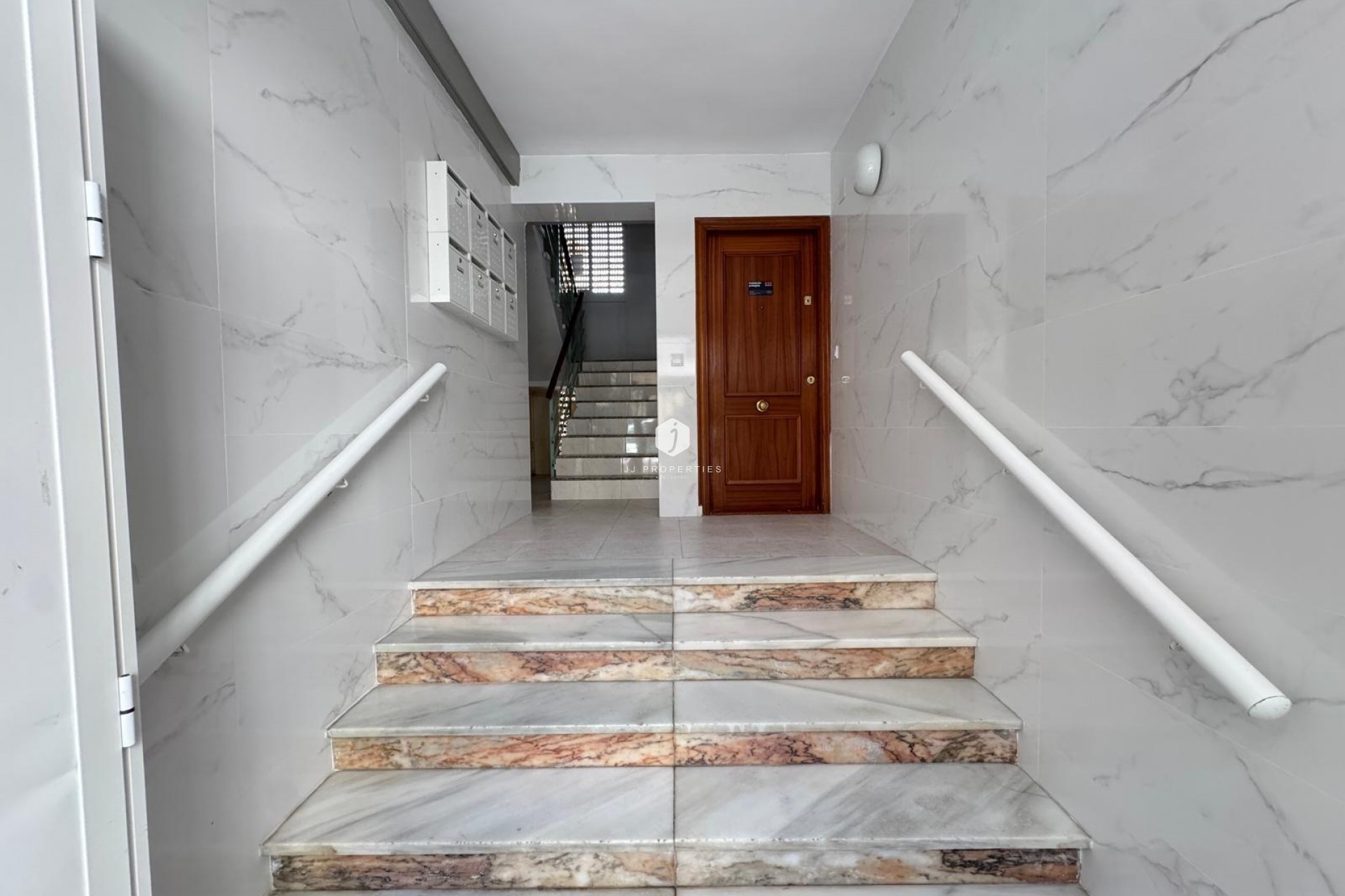Resale - Apartment / flat -
Torrevieja - Centro