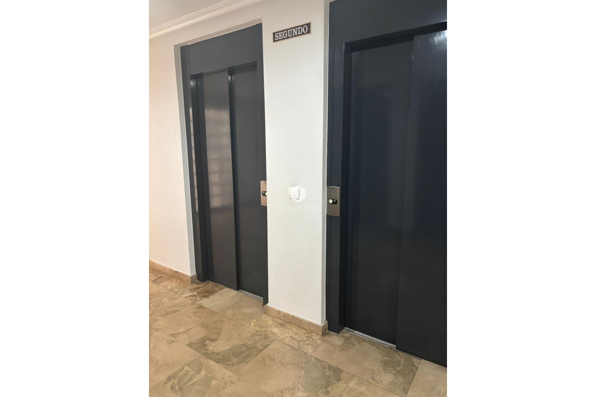 Resale - Apartment / flat -
Torrevieja - Centro
