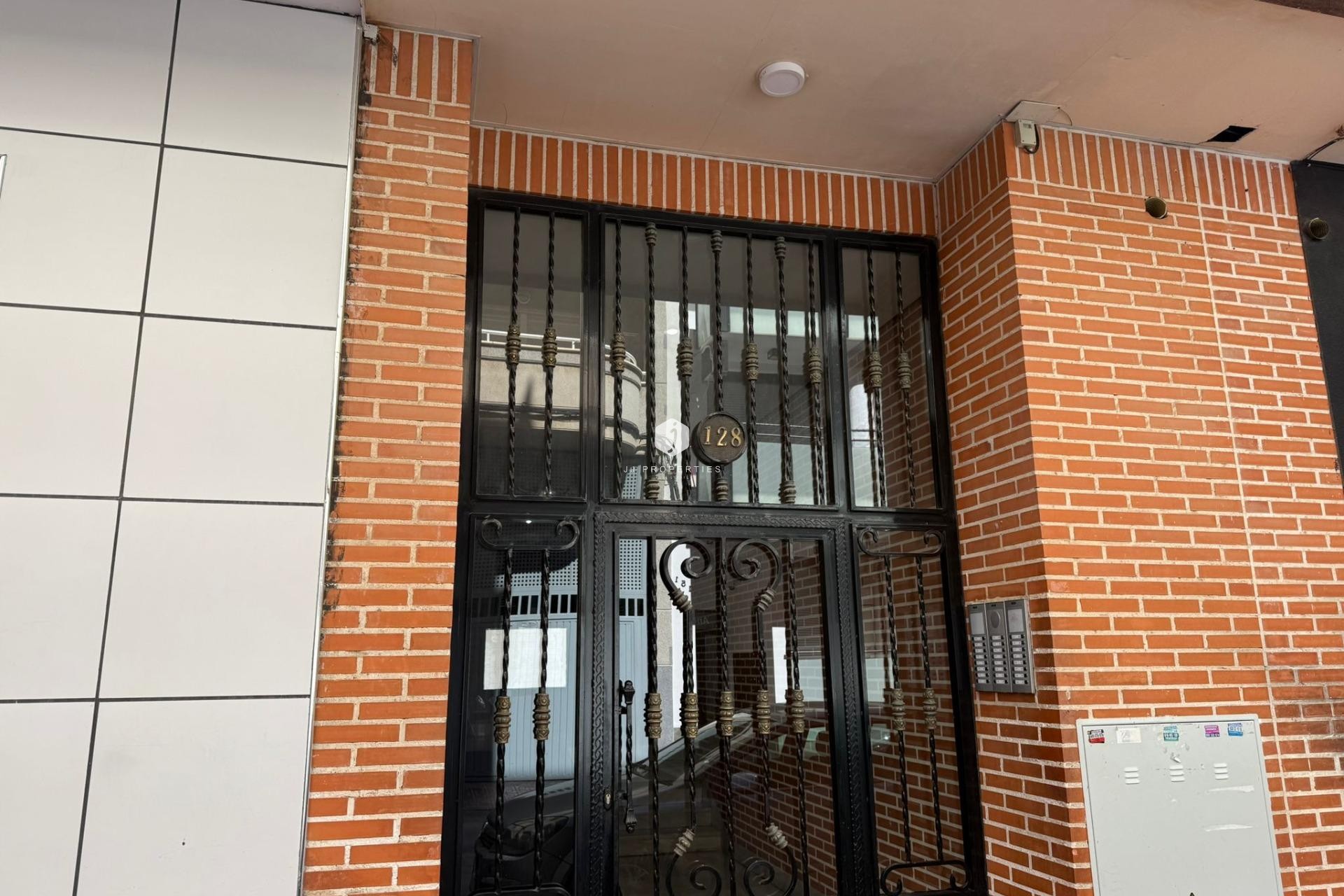 Resale - Apartment / flat -
Torrevieja - Centro