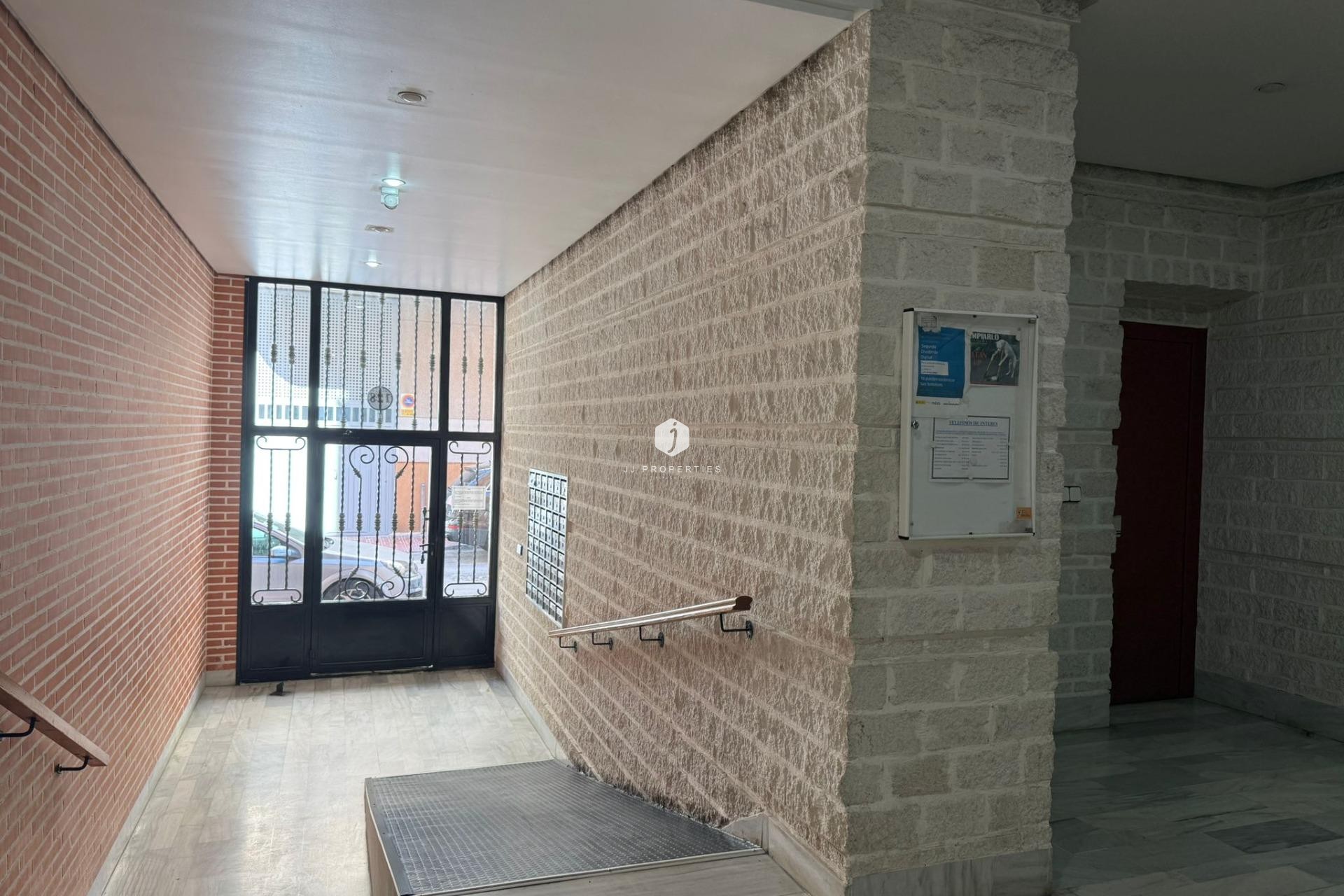 Resale - Apartment / flat -
Torrevieja - Centro