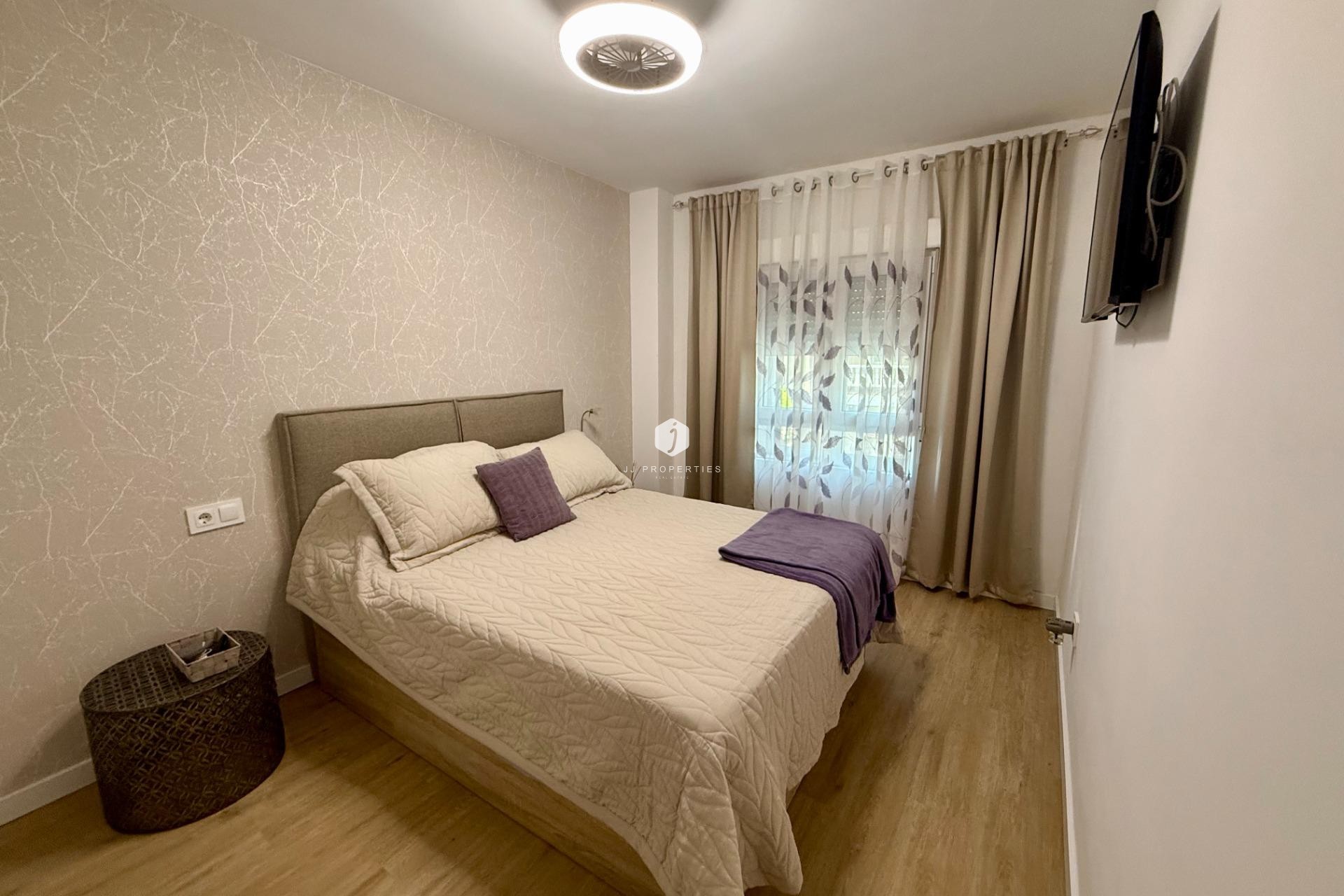 Resale - Apartment / flat -
Torrevieja - Centro