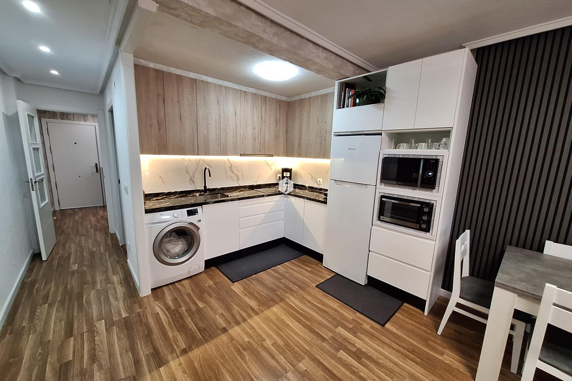 Resale - Apartment / flat -
Torrevieja - Centro