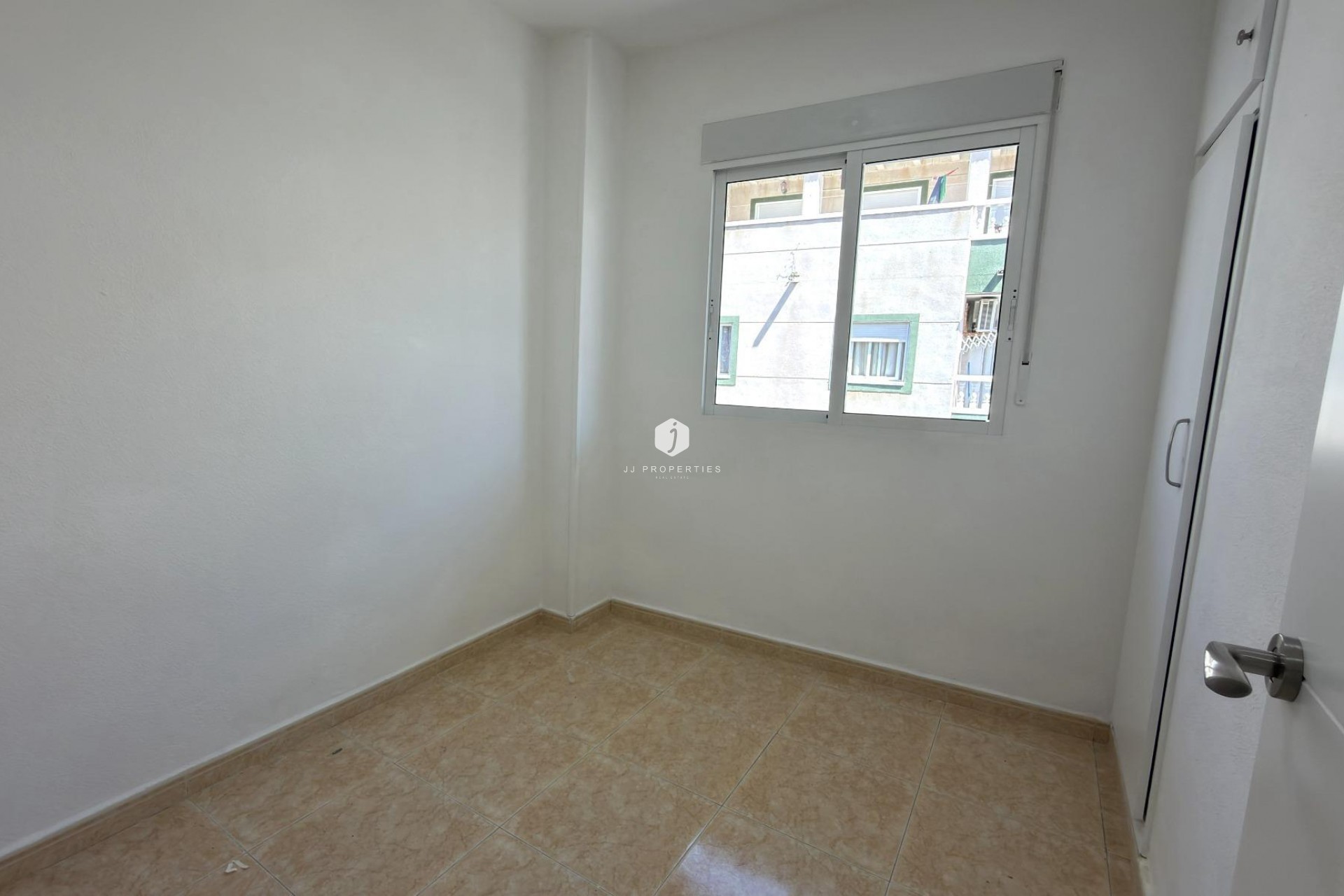 Resale - Apartment / flat -
Torrevieja - Centro