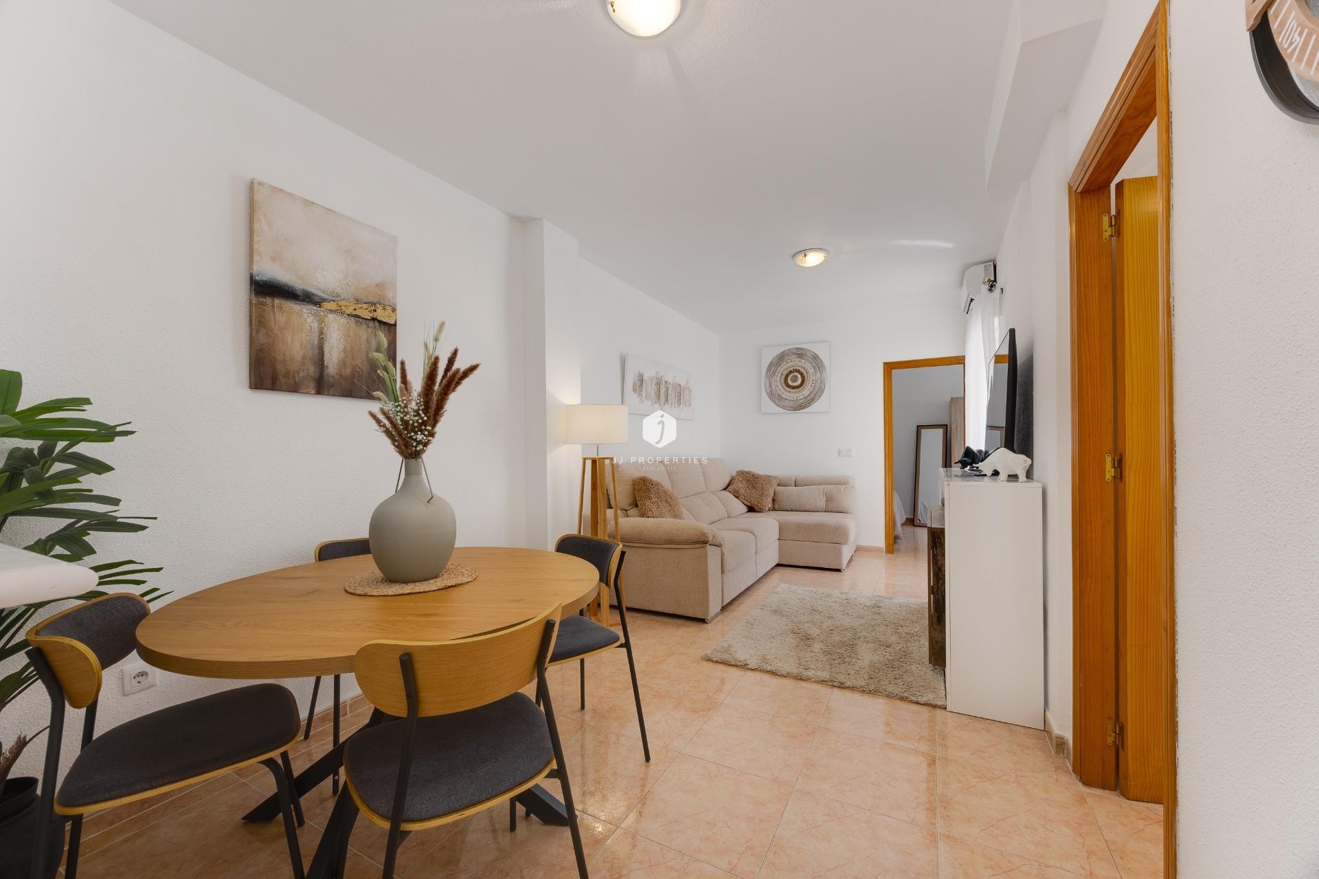 Resale - Apartment / flat -
Torrevieja - Centro