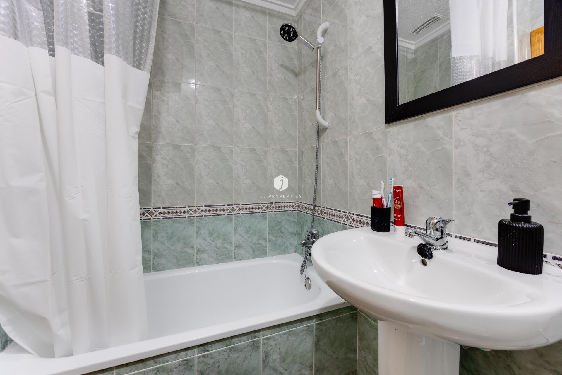 Resale - Apartment / flat -
Torrevieja - Centro