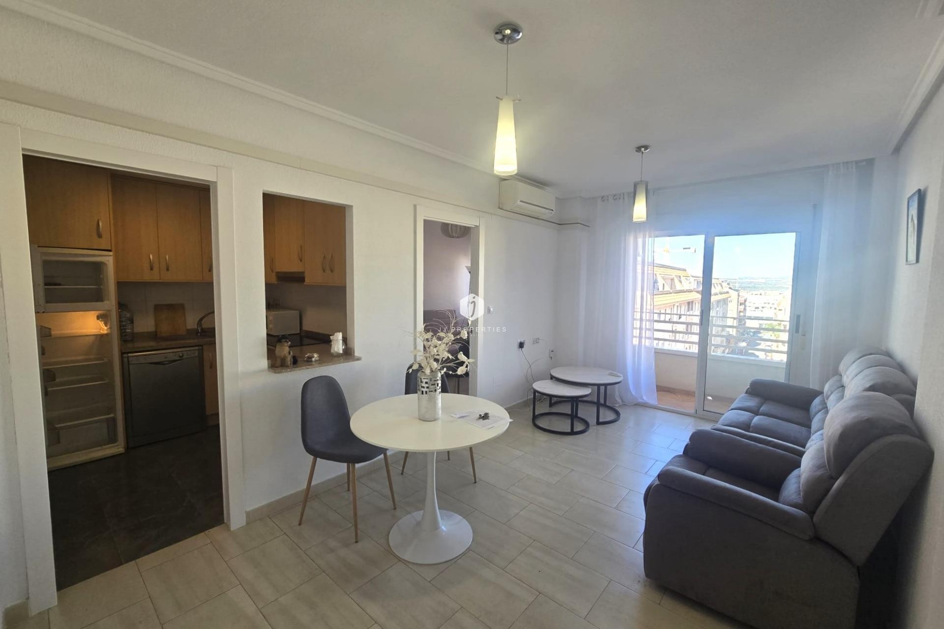 Resale - Apartment / flat -
Torrevieja - Centro