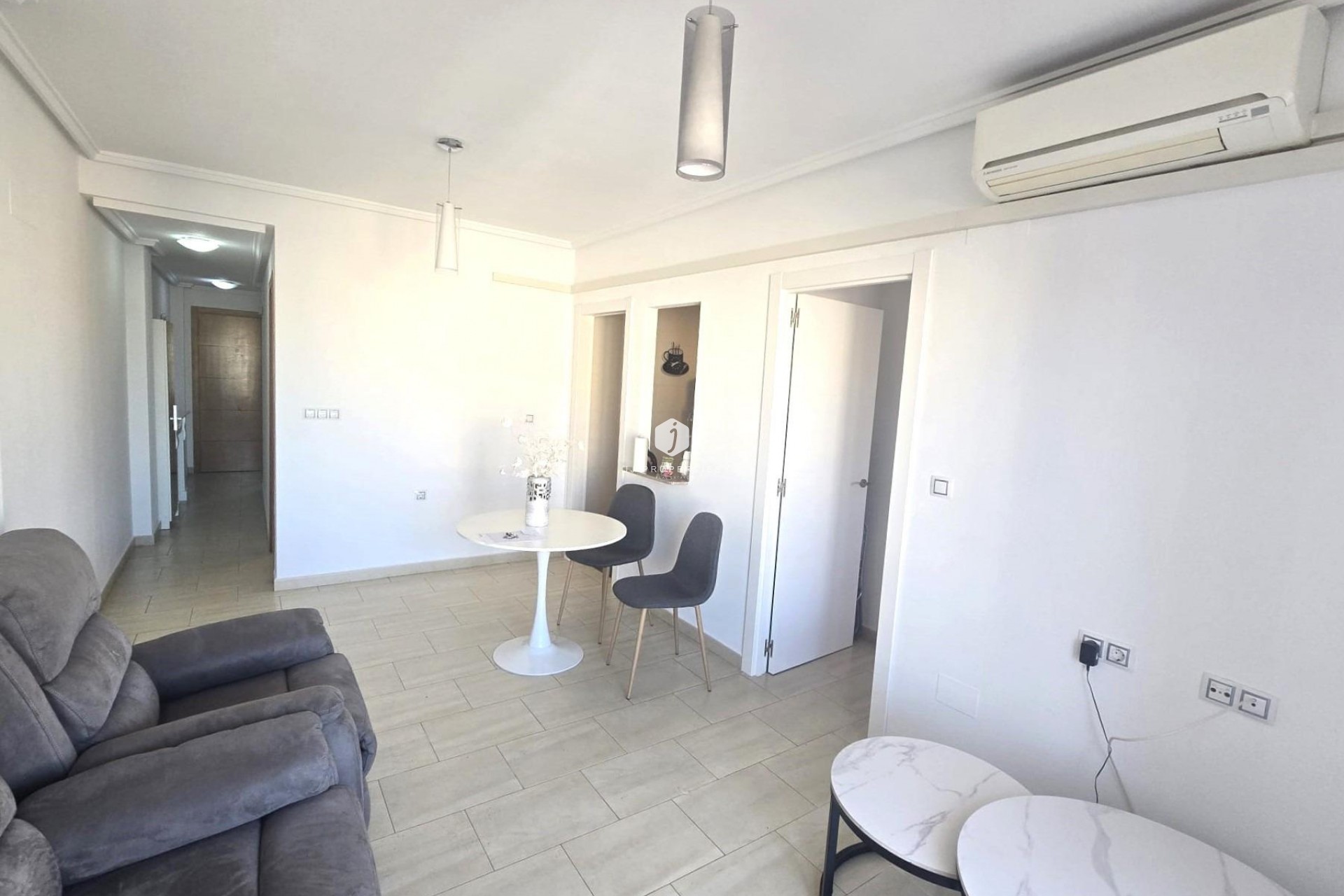 Resale - Apartment / flat -
Torrevieja - Centro